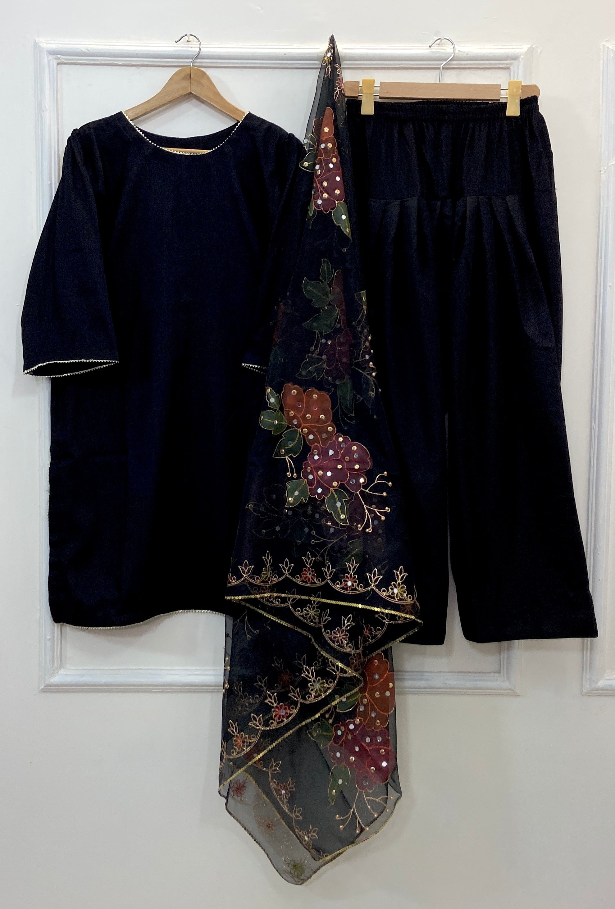 Hand-Painted Diva Beauty 3PC (Raw Silk) D-157