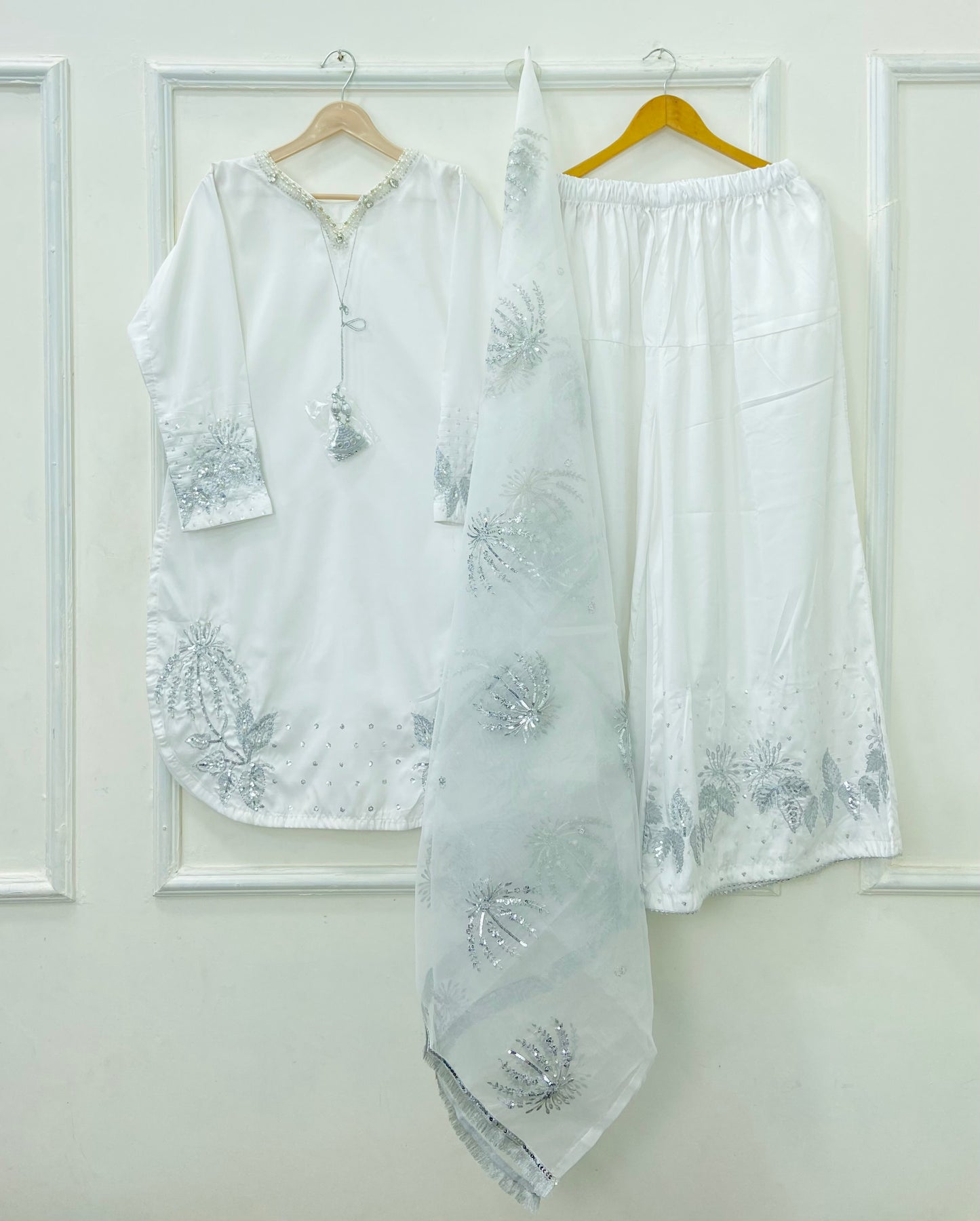 Laila Embroidered 3PC (Sheesha Silk) D-460
