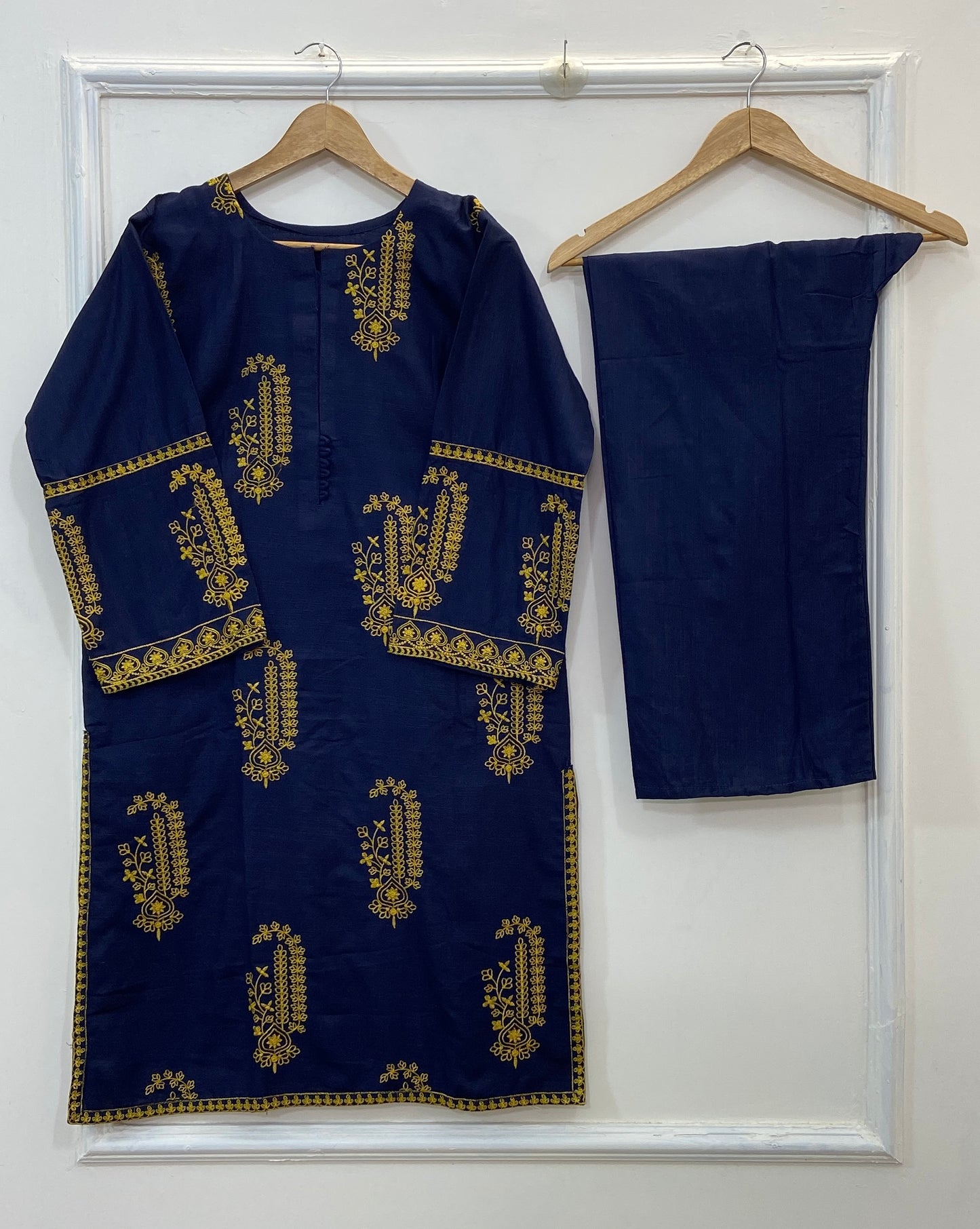 Embroidered Elegia 2PC (Khaddar) D-161