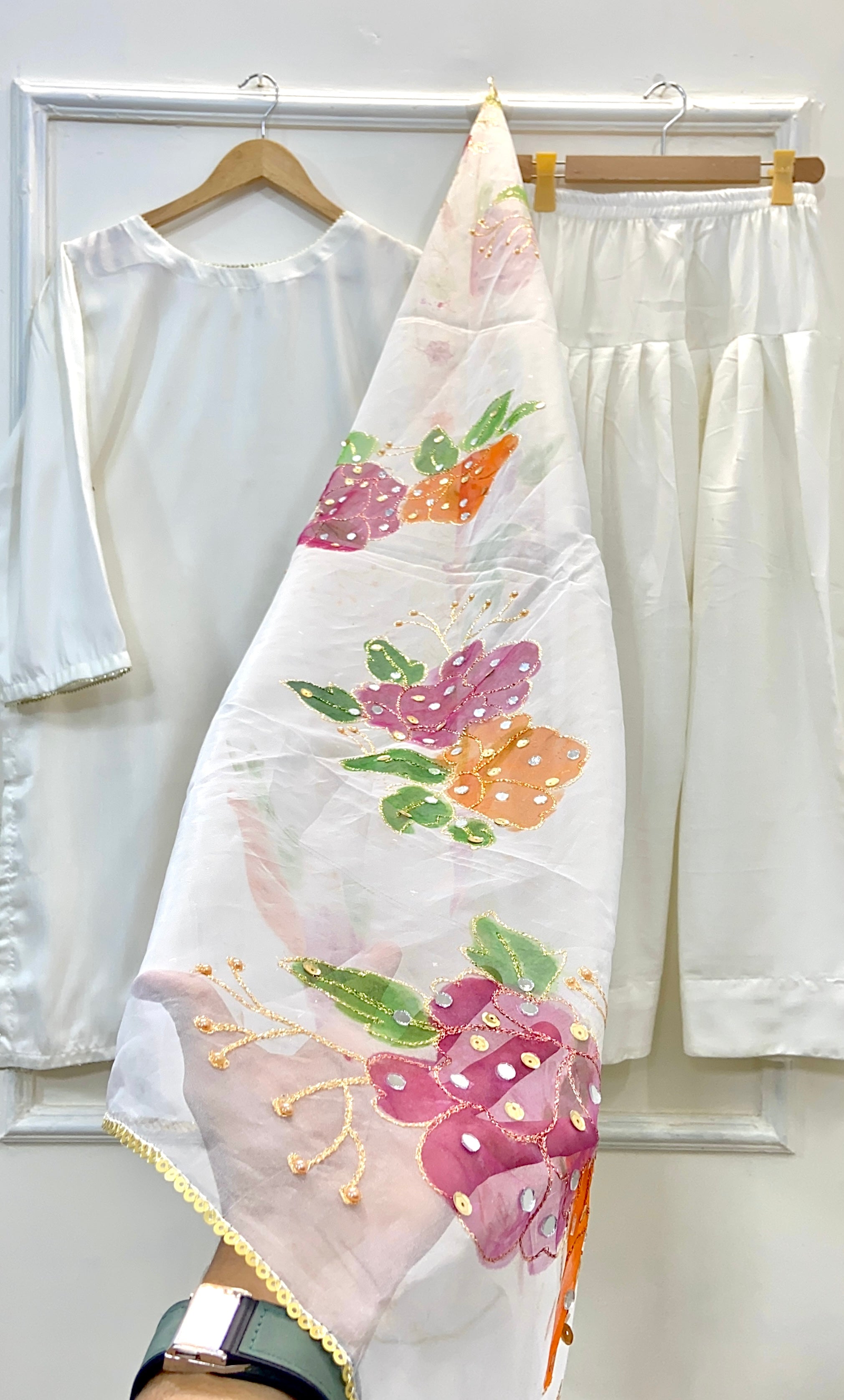 Hand-Painted Diva Beauty 3PC (Raw Silk) D-157