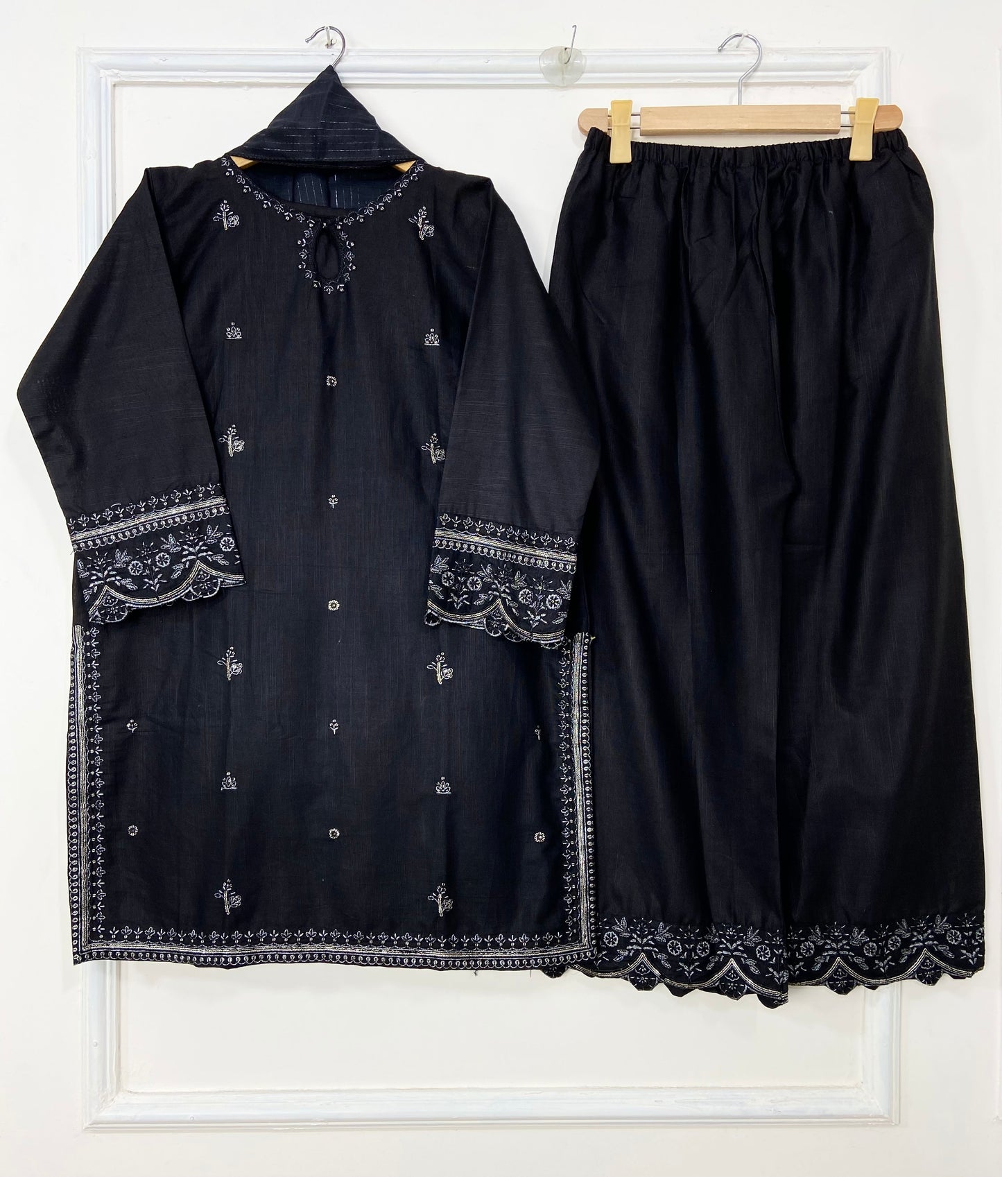 Embroidered Embellished Beauty 3PC (Best Seller) (Khaddar) D-189