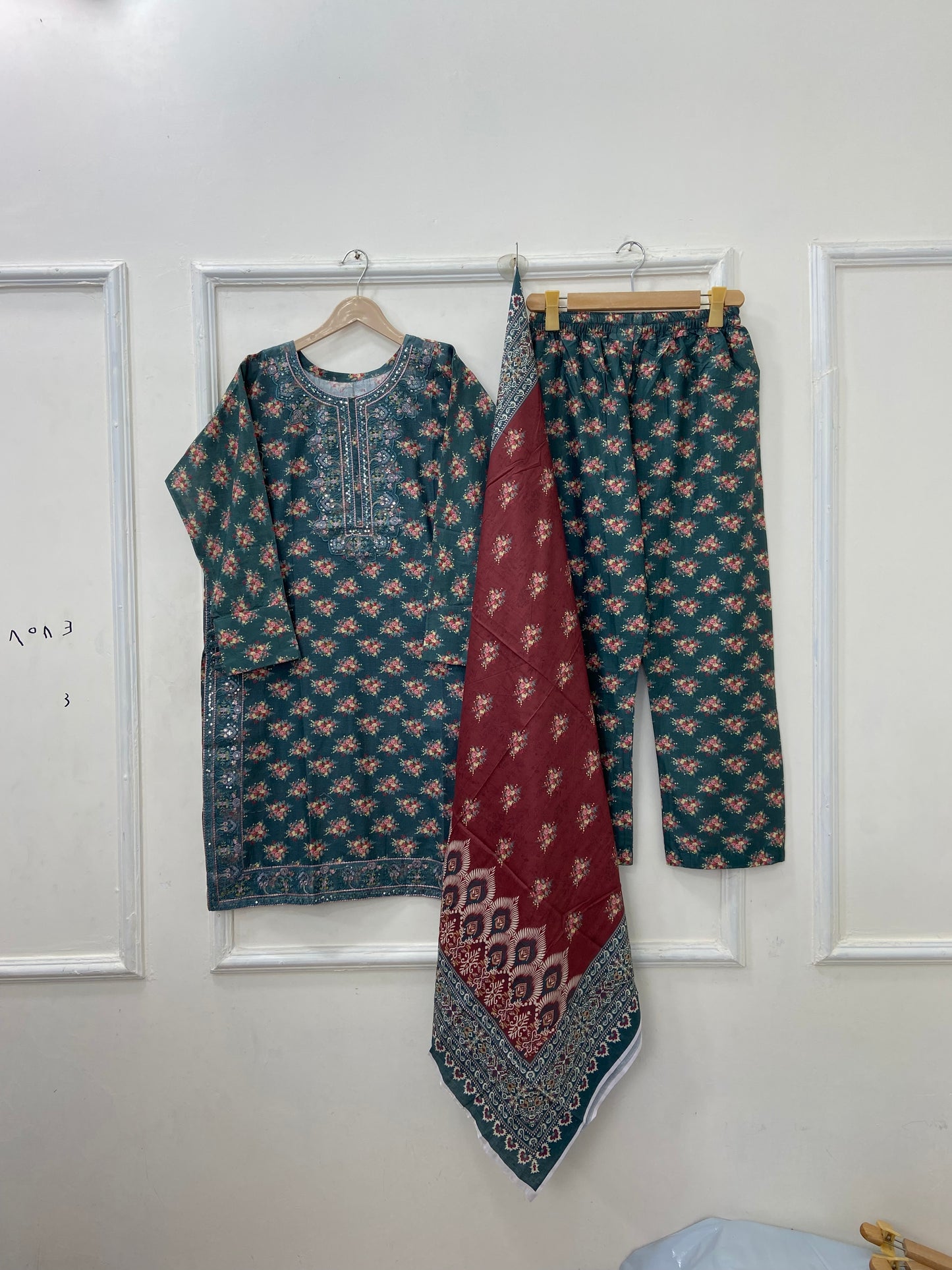 Lawn Series: 3PC (With Lawn Dupatta) D-524