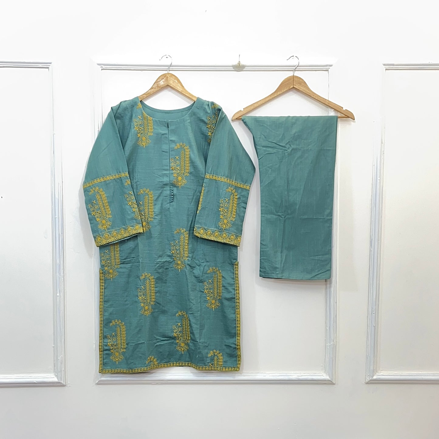 Embroidered Elegia 2PC (Khaddar) D-161