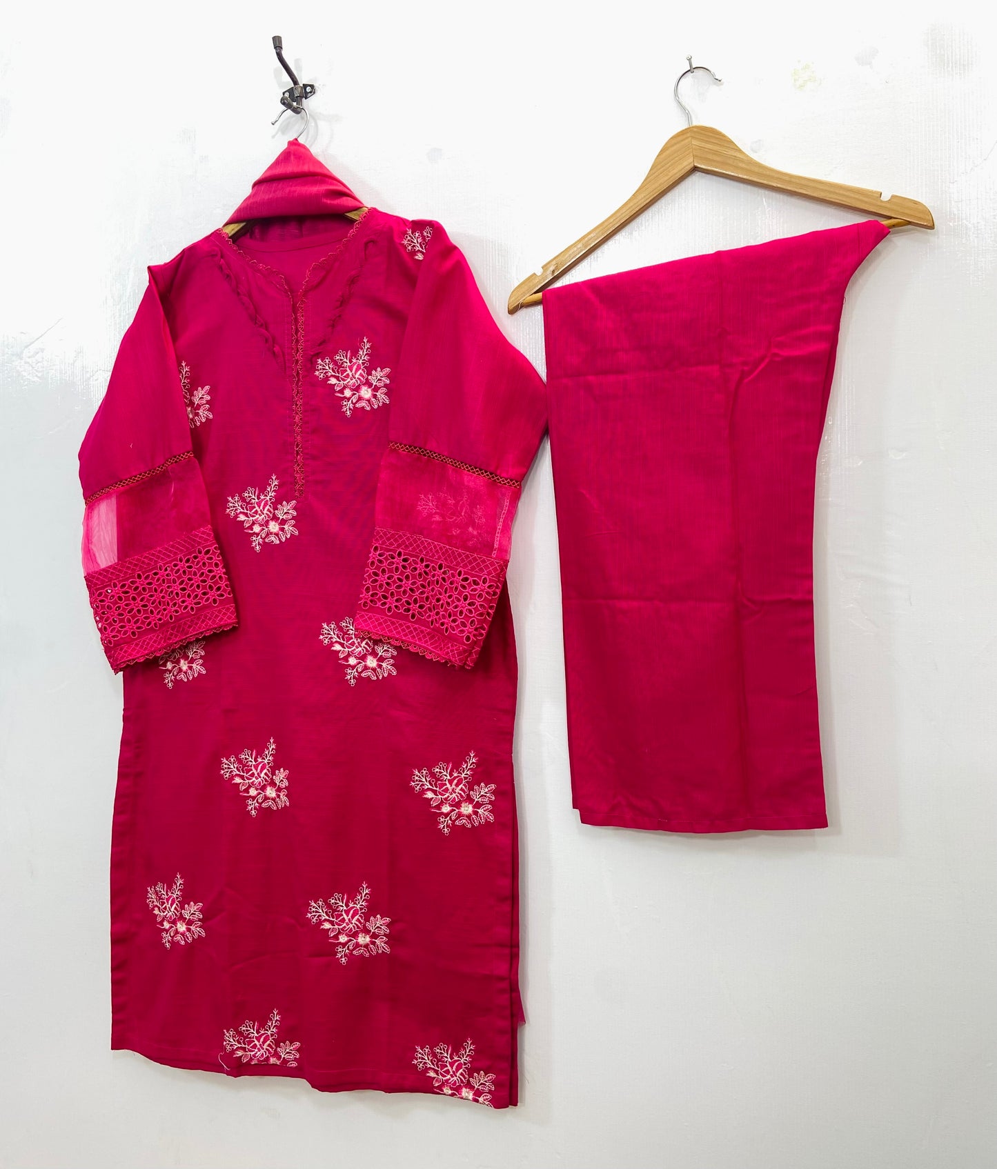 Lavish Embroidered 3PC (Khaddar) D-123