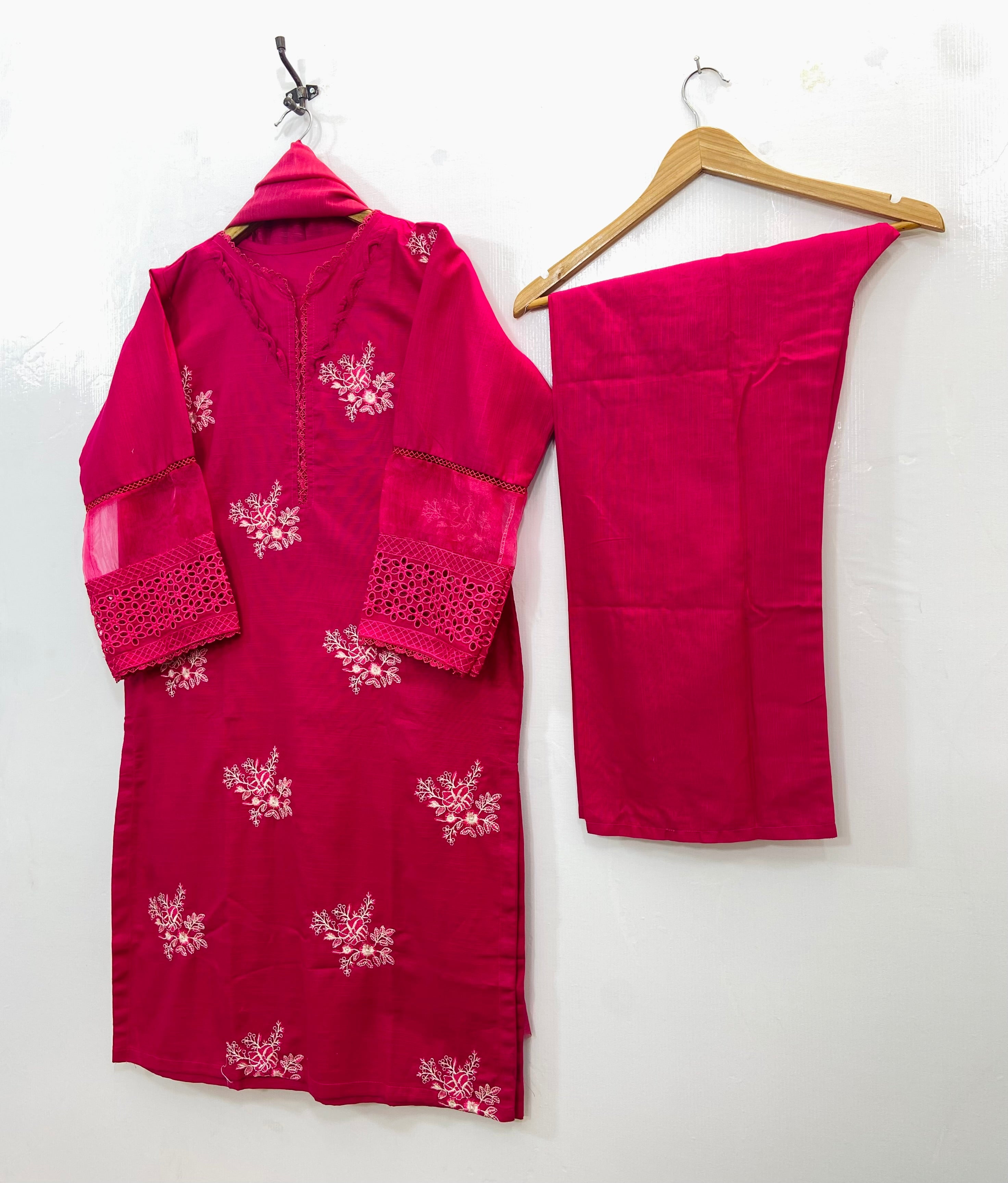 Lavish Embroidered 3PC (Khaddar) D-123
