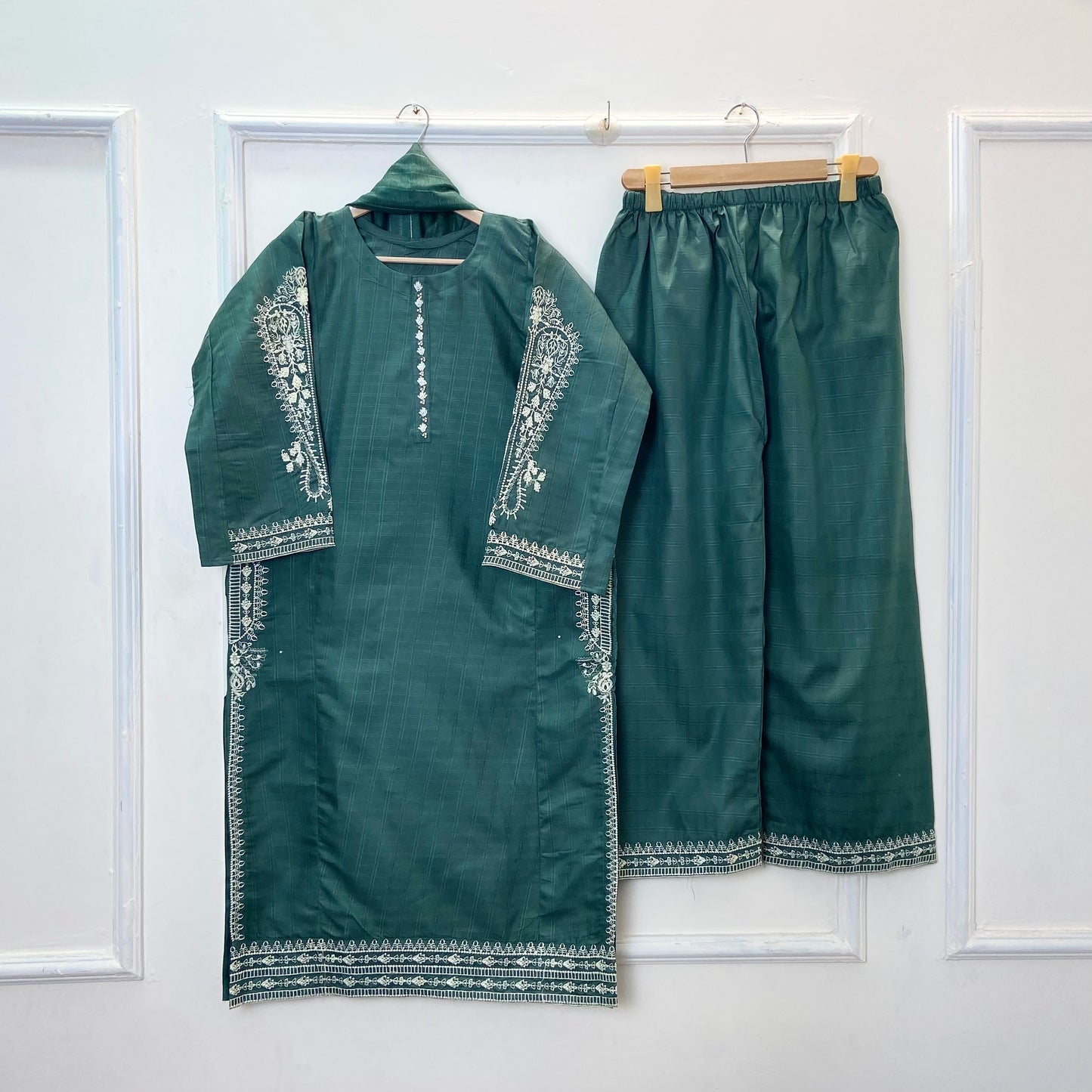 Pocketful Embroidered Beauty 3PC (Premium Cotton) Hit Code D-358
