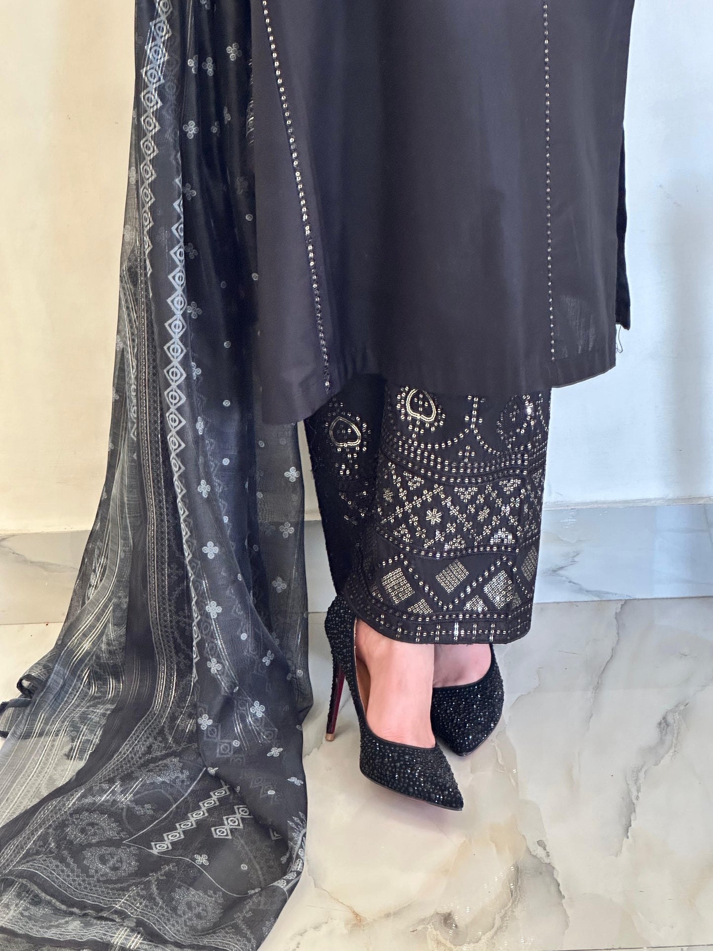 Guluna Formals Black | 3PC Lawn Cotton D-572