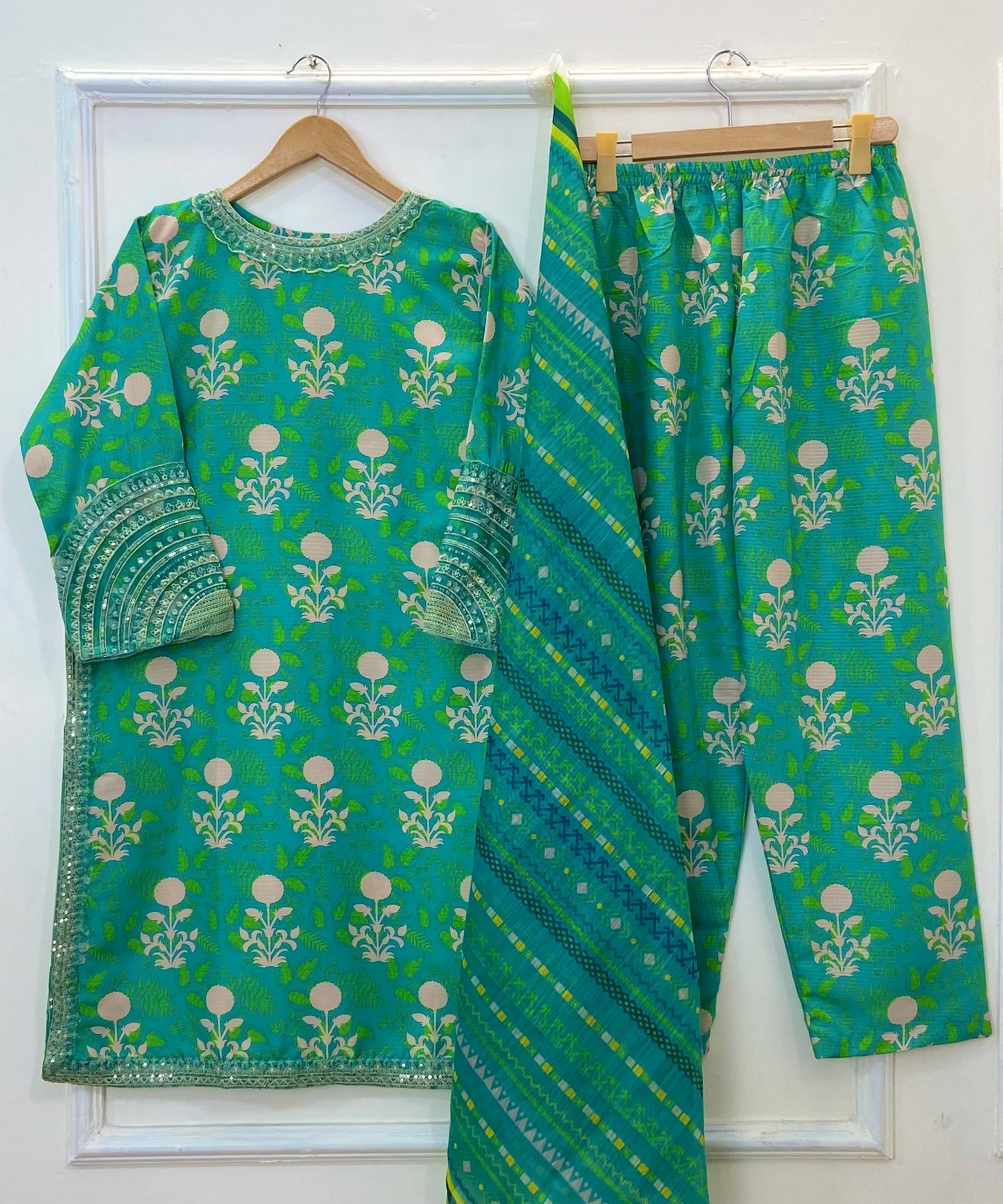 Emerald Embroidered 3PC (Bana Dora Silk) D-370