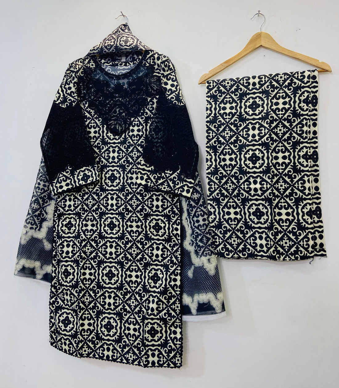 Sequins Embroidered 3PC (Premiums Lawn) D-62