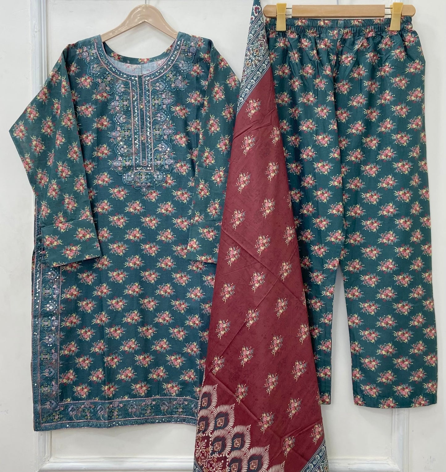 Lawn Series: 3PC (With Lawn Dupatta) D-524