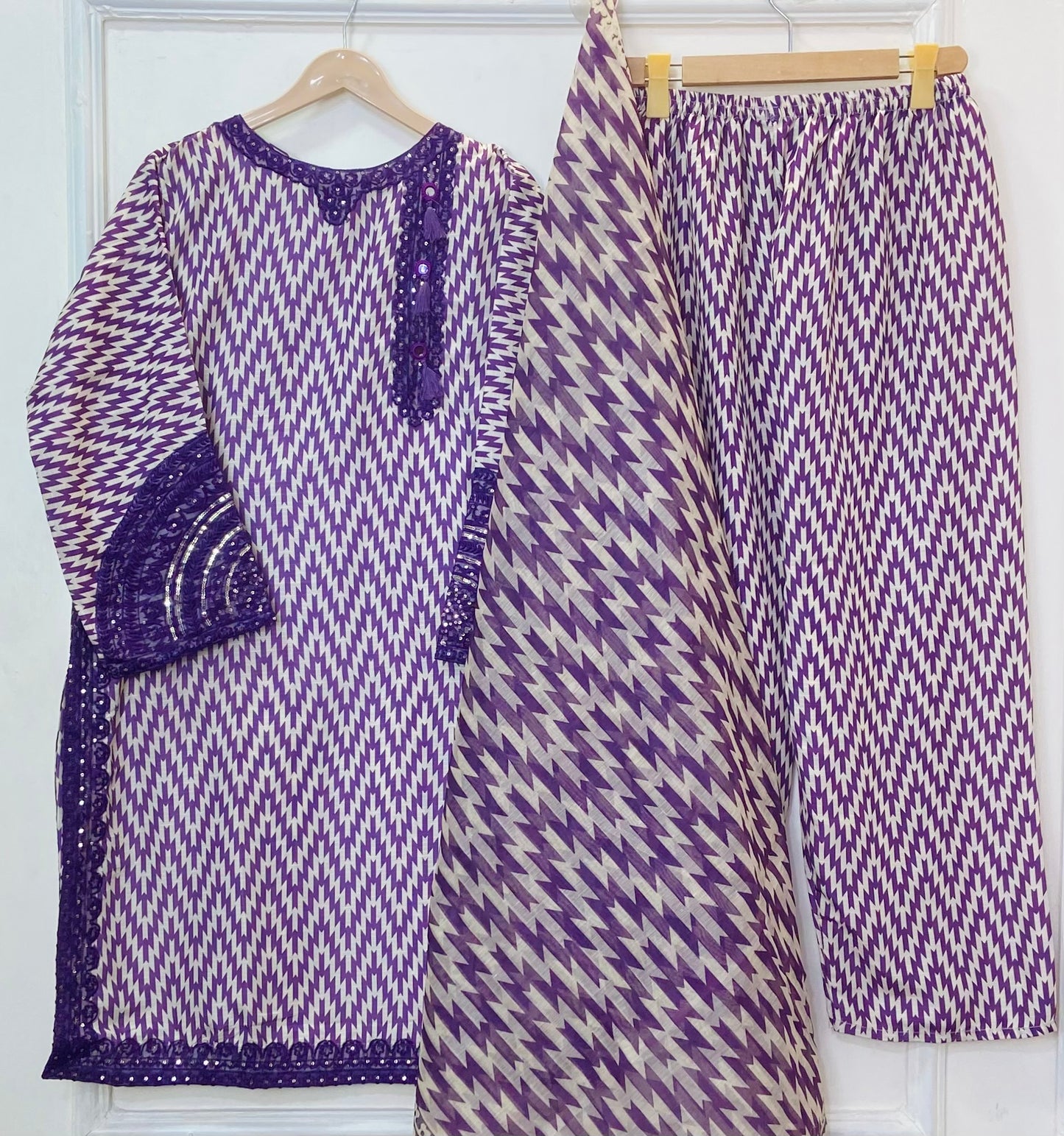 Sequins Embroidered Series: 3PC (Bana Dora Silk) D-367