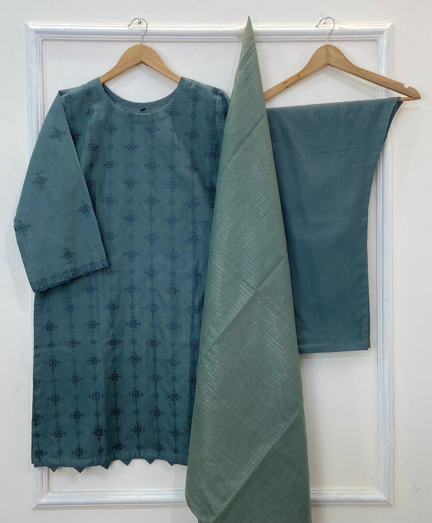 Regular Embroidered 3PC (Khaddar) D-217