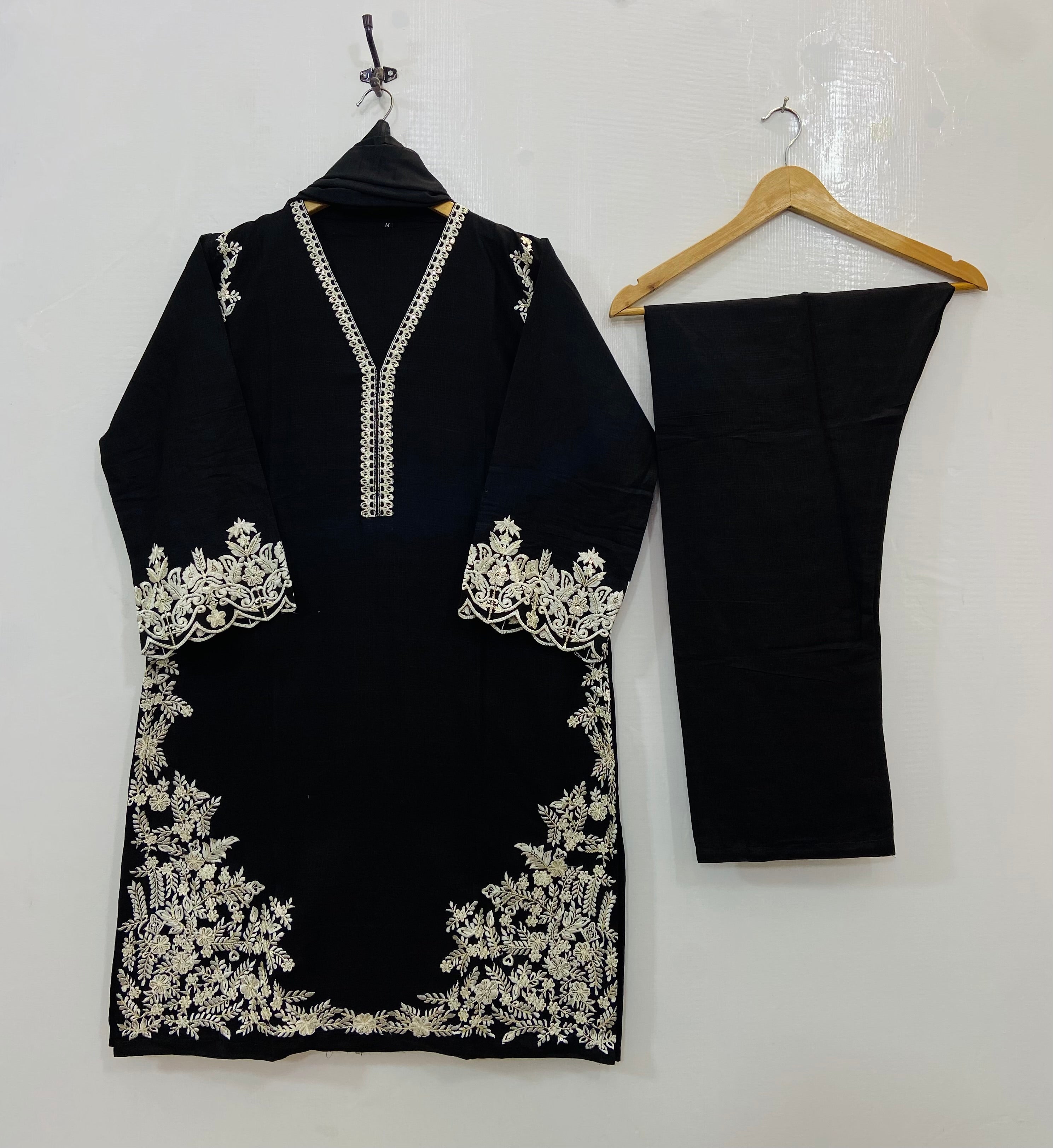 Floral Embroidered Bunch 3PC (Khaddar) D-130