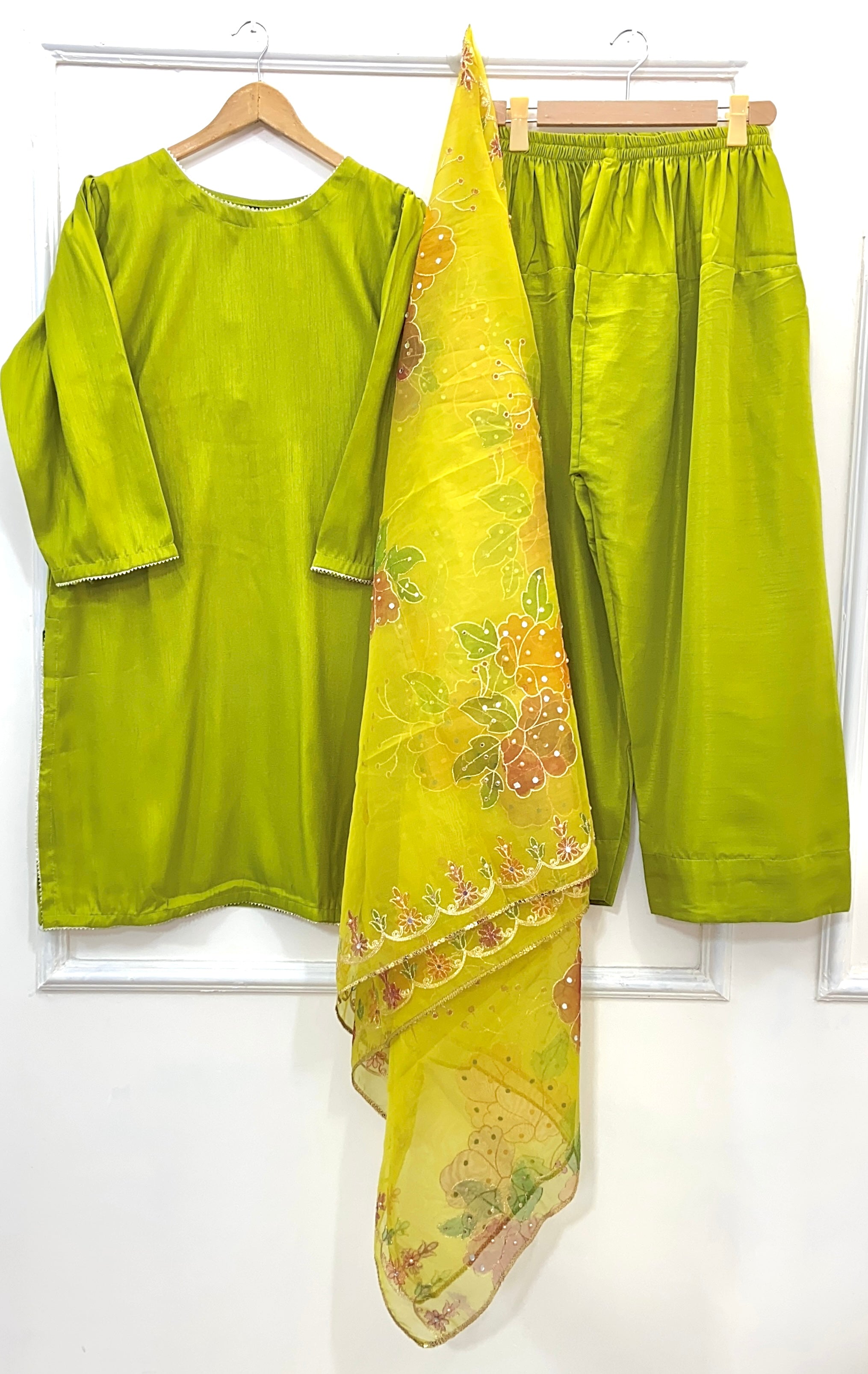 Hand-Painted Diva Beauty 3PC (Raw Silk) D-157