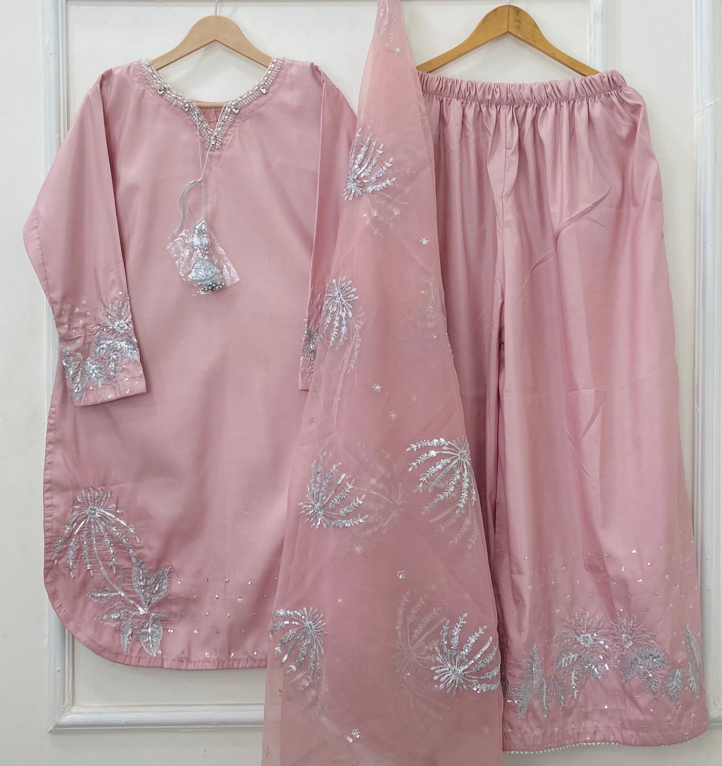 Laila Embroidered 3PC (Sheesha Silk) D-460