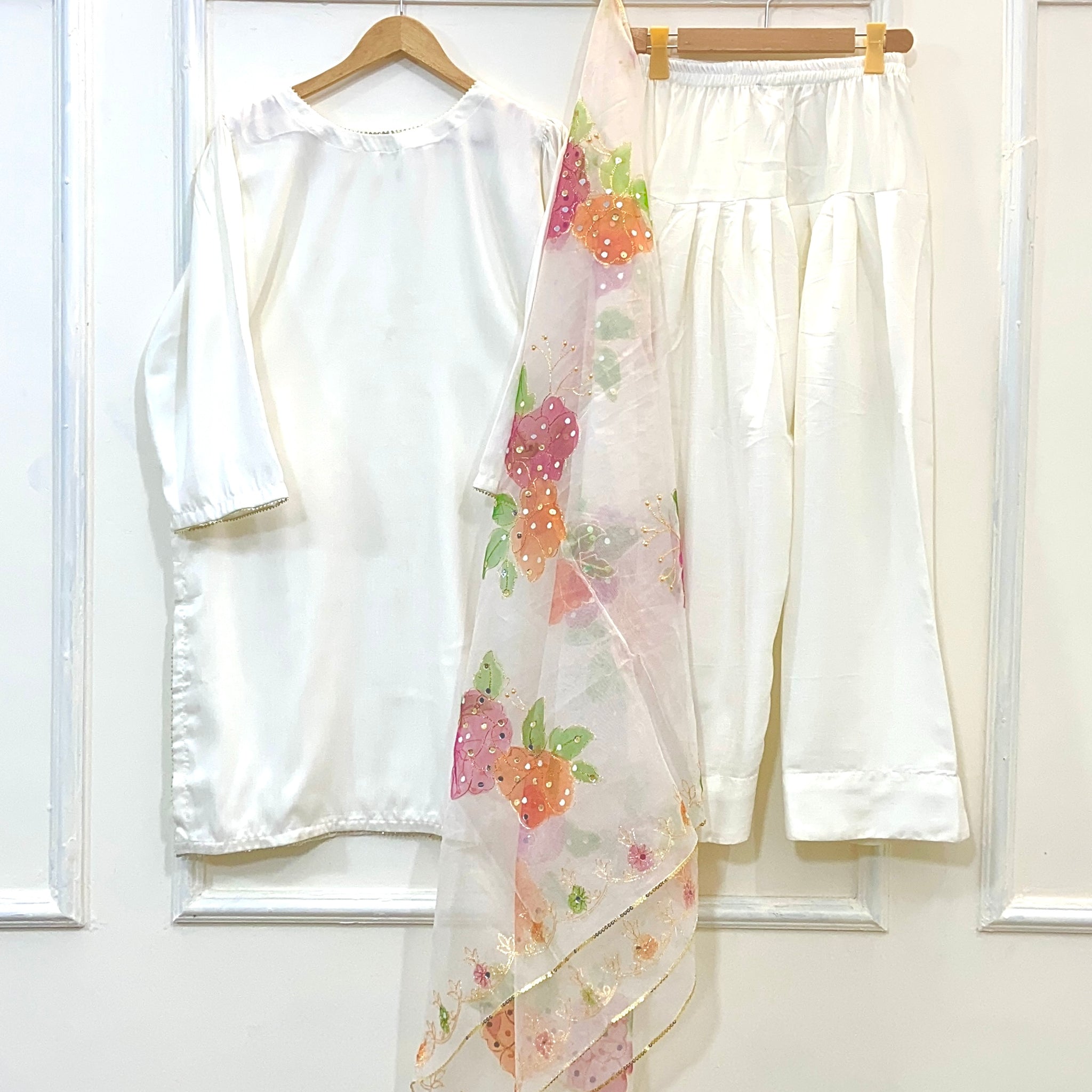 Hand-Painted Diva Beauty 3PC (Raw Silk) D-157