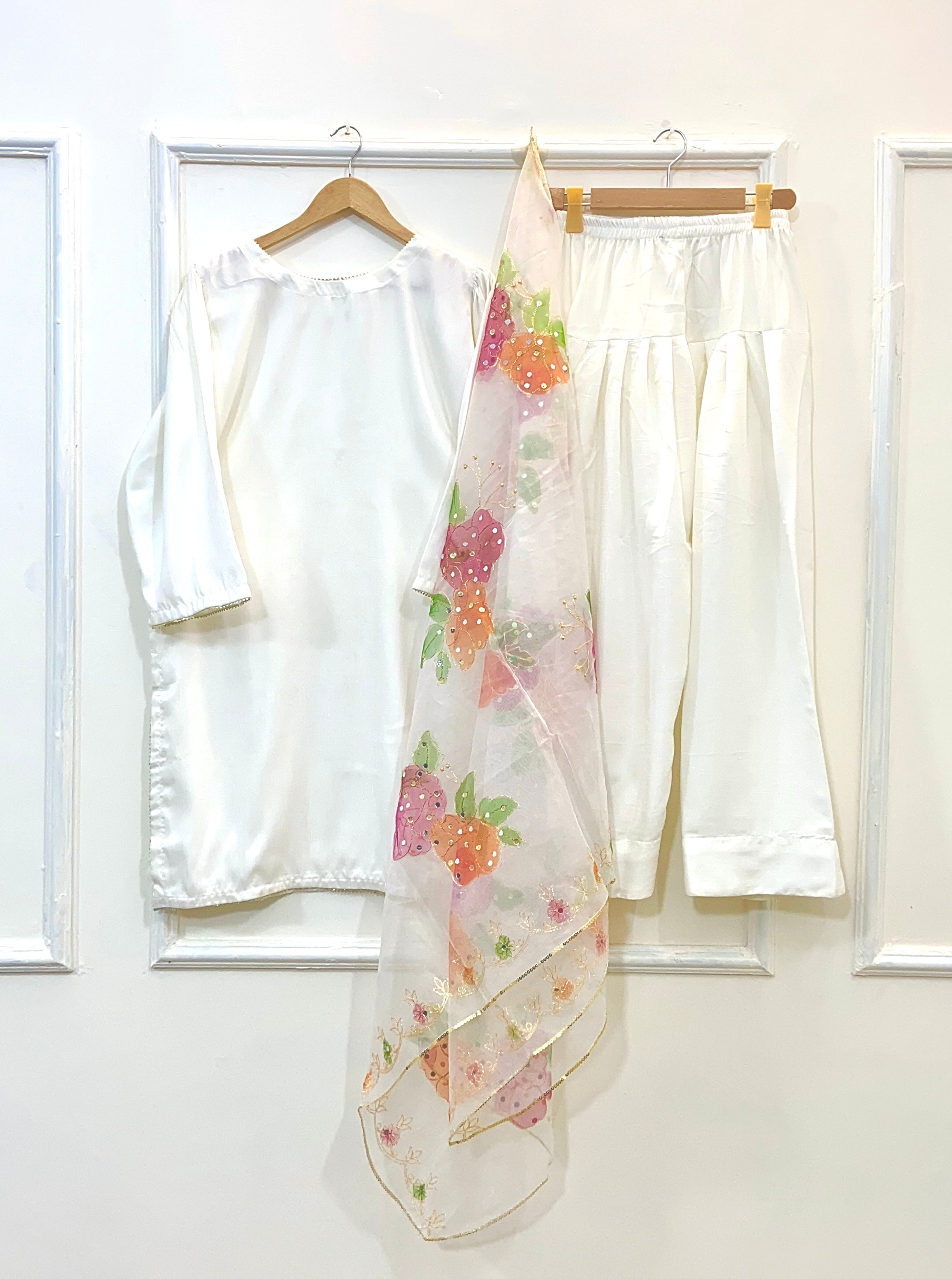 Hand-Painted Diva Beauty 3PC (Raw Silk) D-157