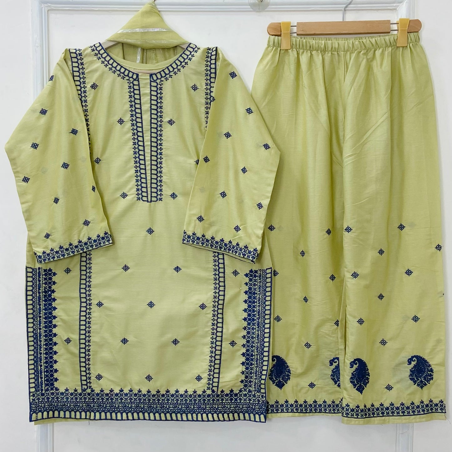 Paired Embroidered 3PC (Premium Cotton) D-402