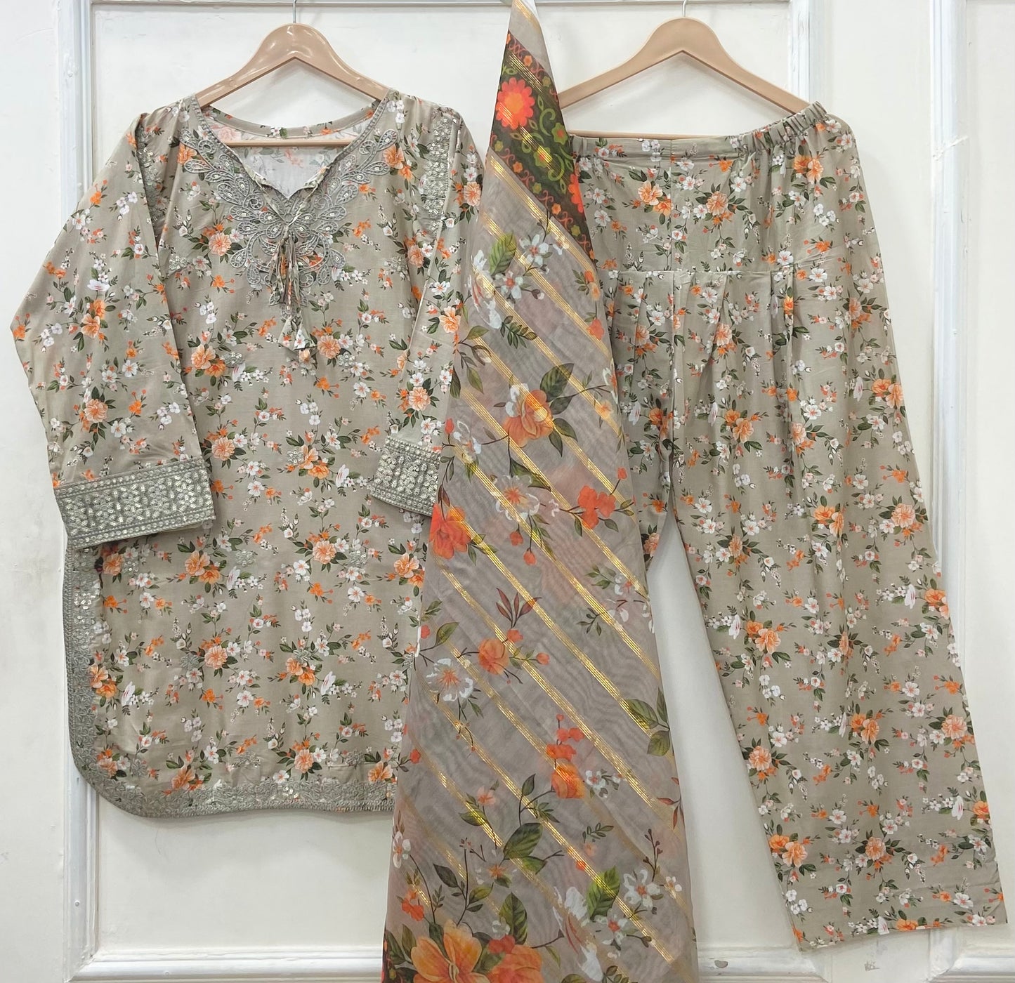 Summer Splash | Farshi Lawn D-645
