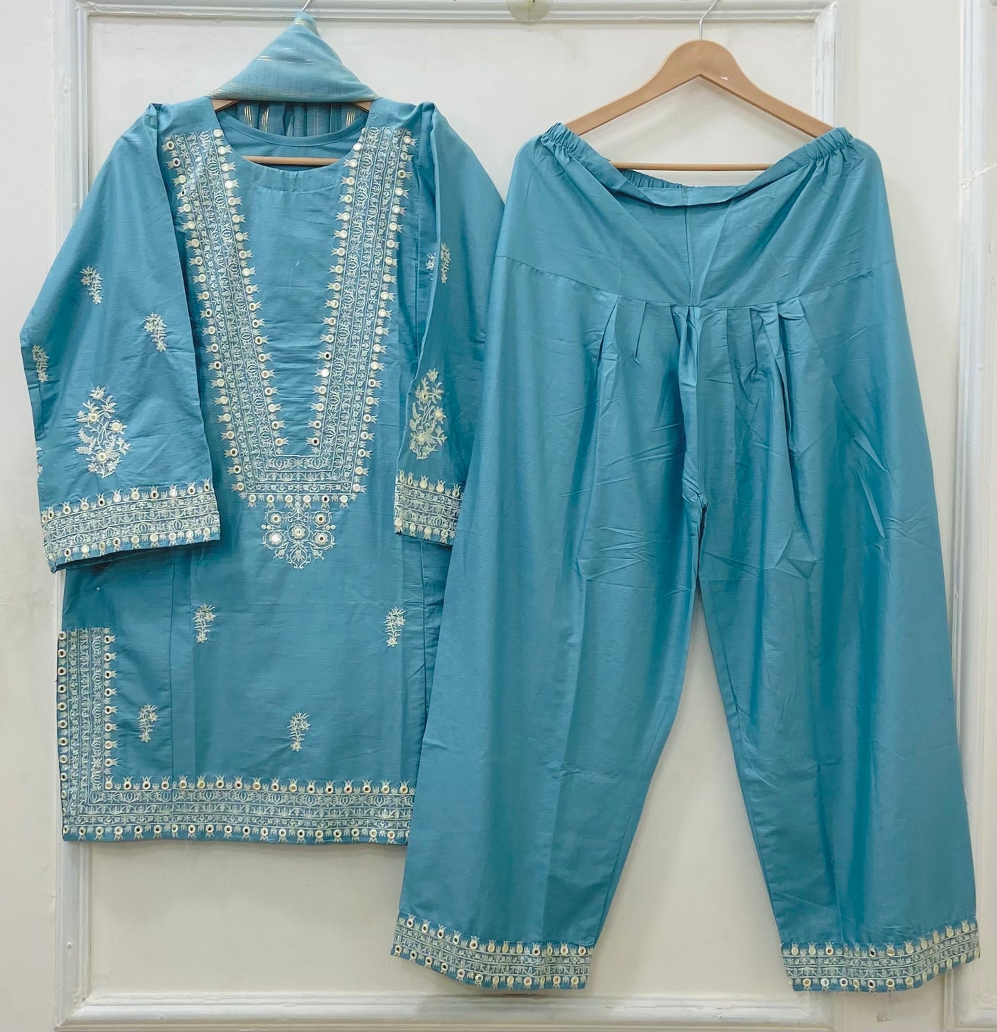 Patakha Farshi | 3PC Lawn Cotton D-583