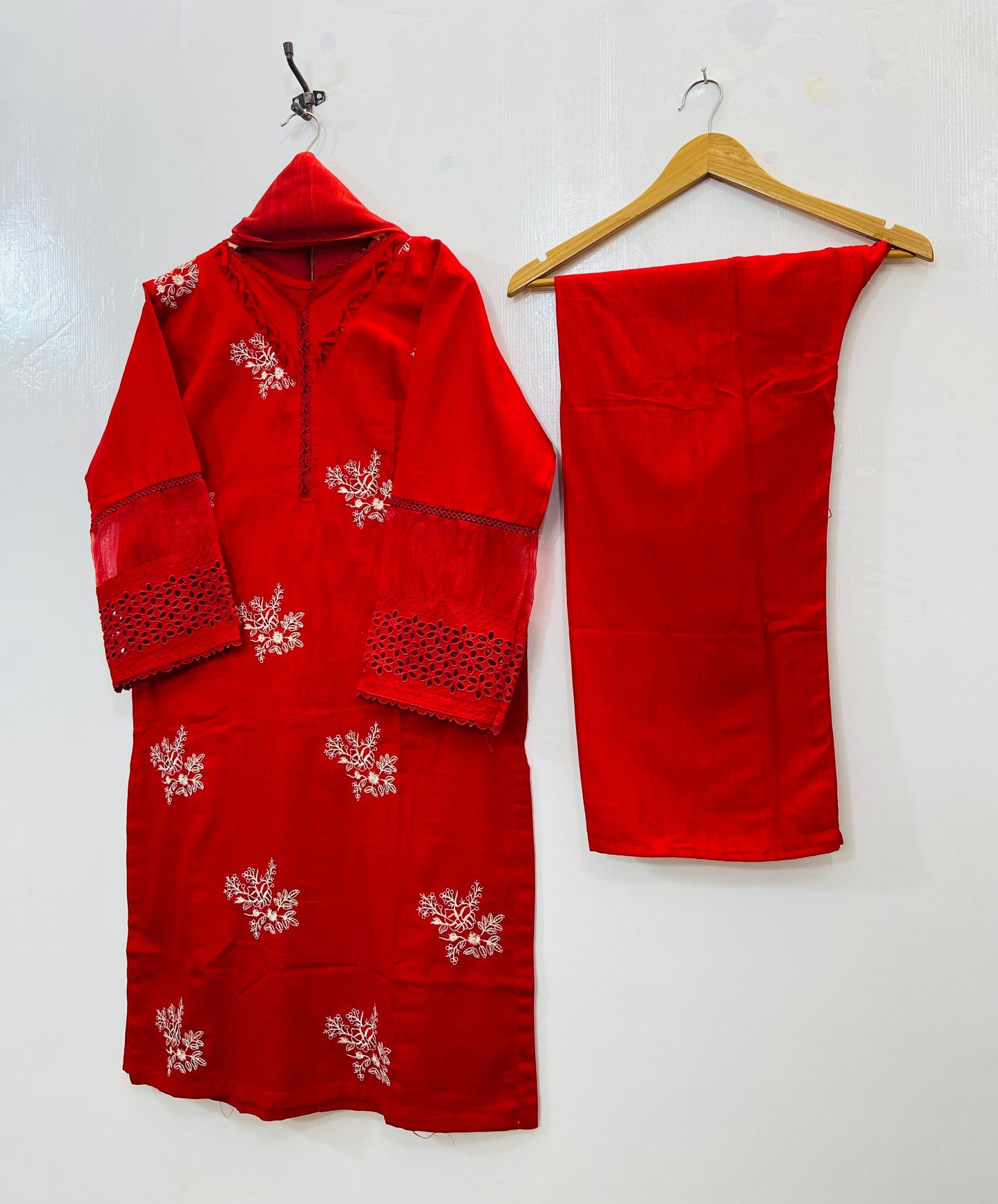 Lavish Embroidered 3PC (Khaddar) D-123