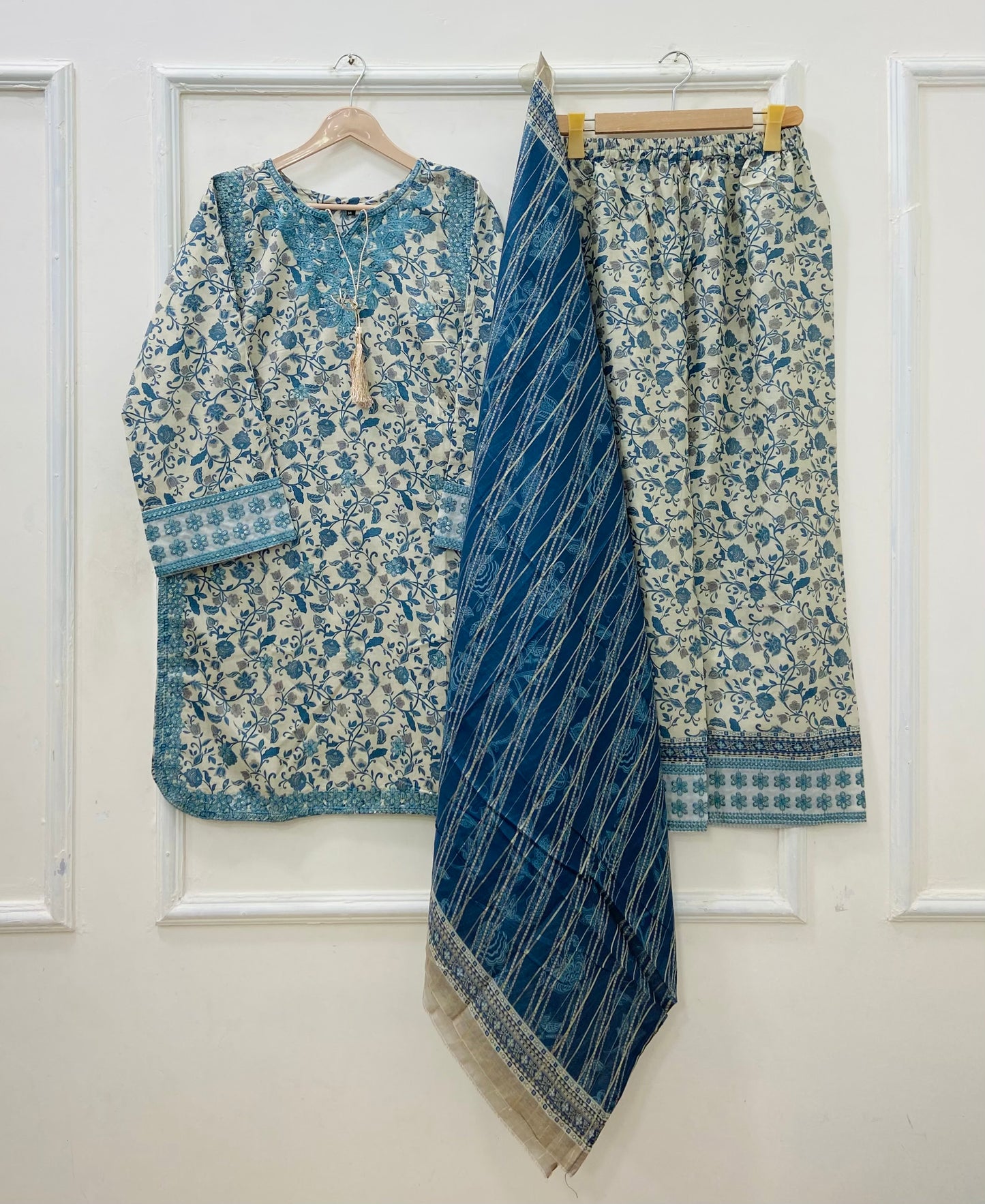 Premium Embroidered | 3PC Lawn D-584