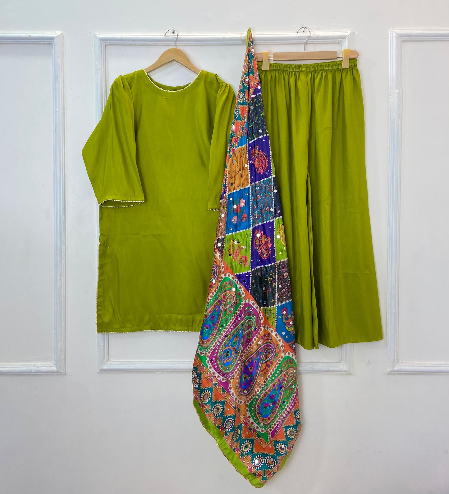 Glamorous 3PC With Mirror Work Shawl (Flowy Silk) D-321