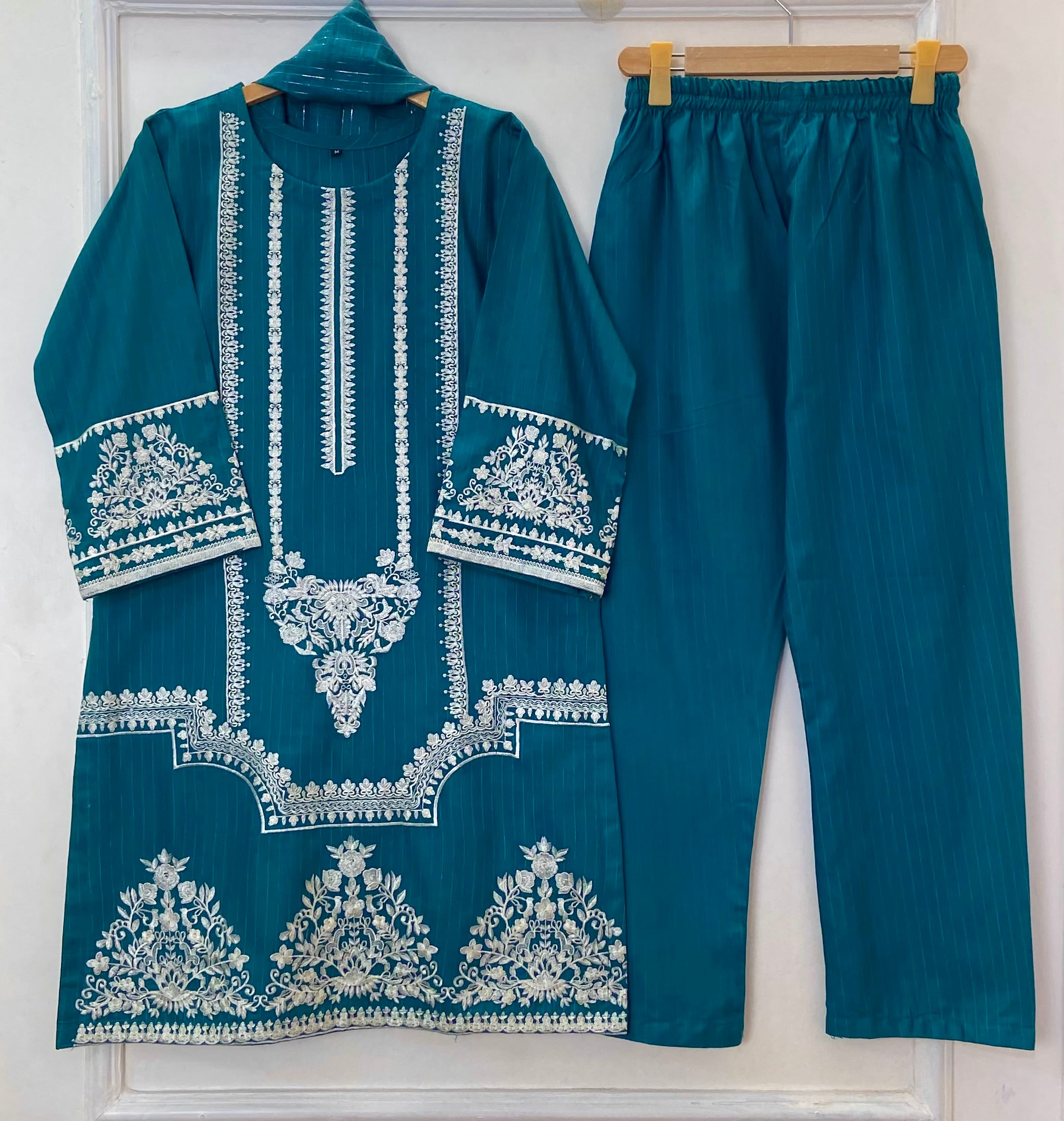 Royal Taj Embroidered 3PC (Khaddar) D-328