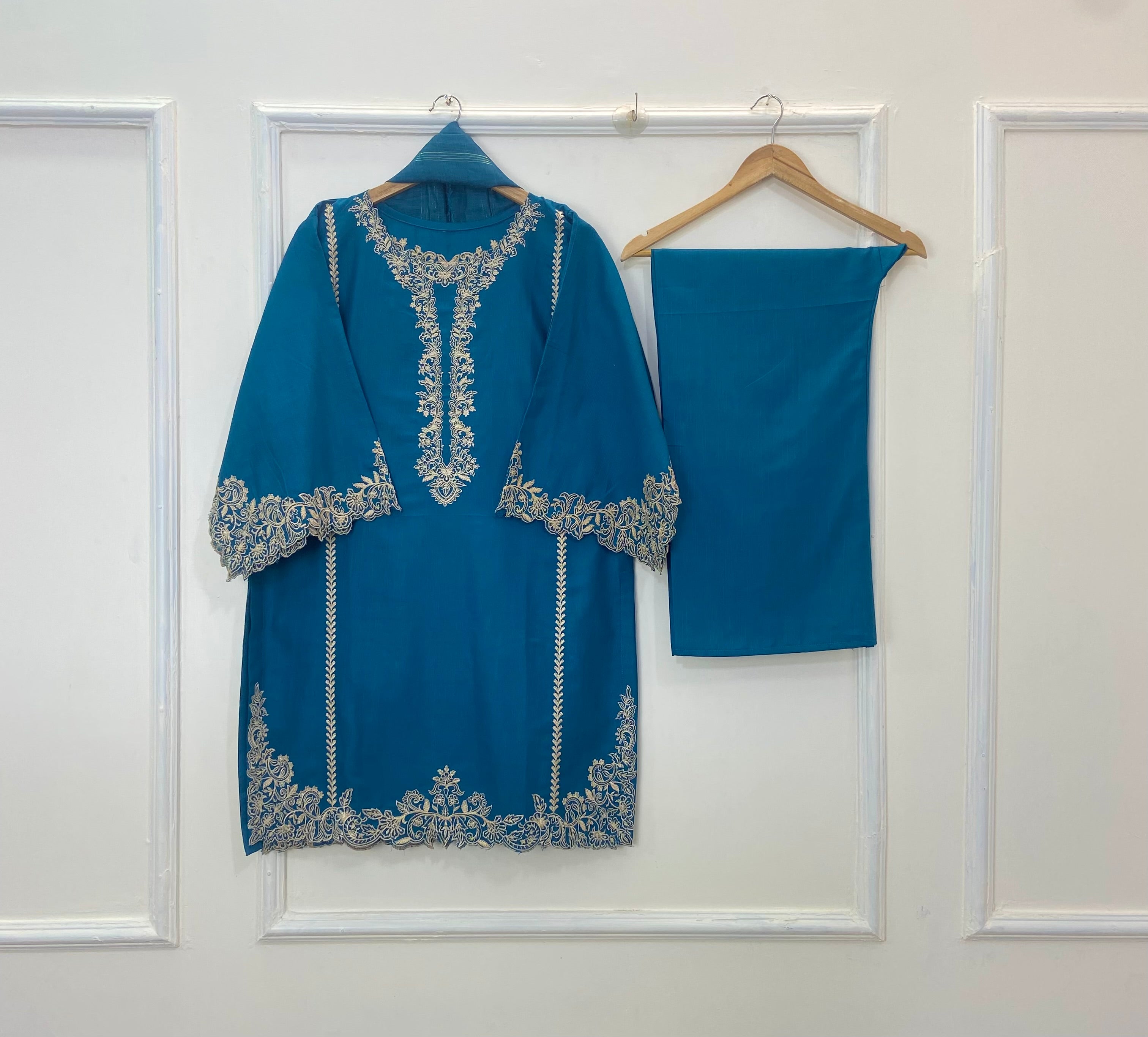 Front Back Cutwork Glam 3PC (Best Seller) (Khaddar) D-210