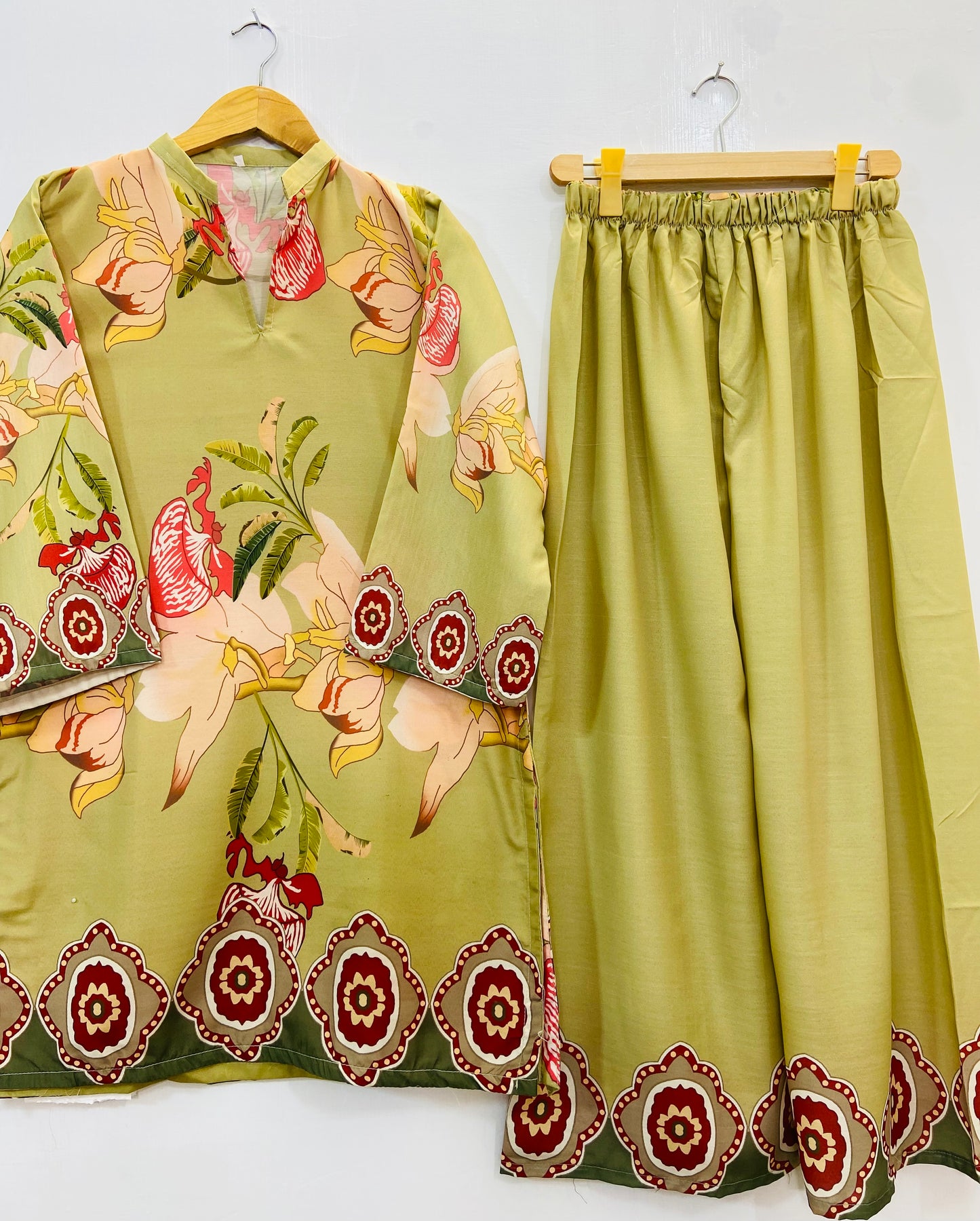 Garden Co-Ord Set (Swiss Silk) D-82