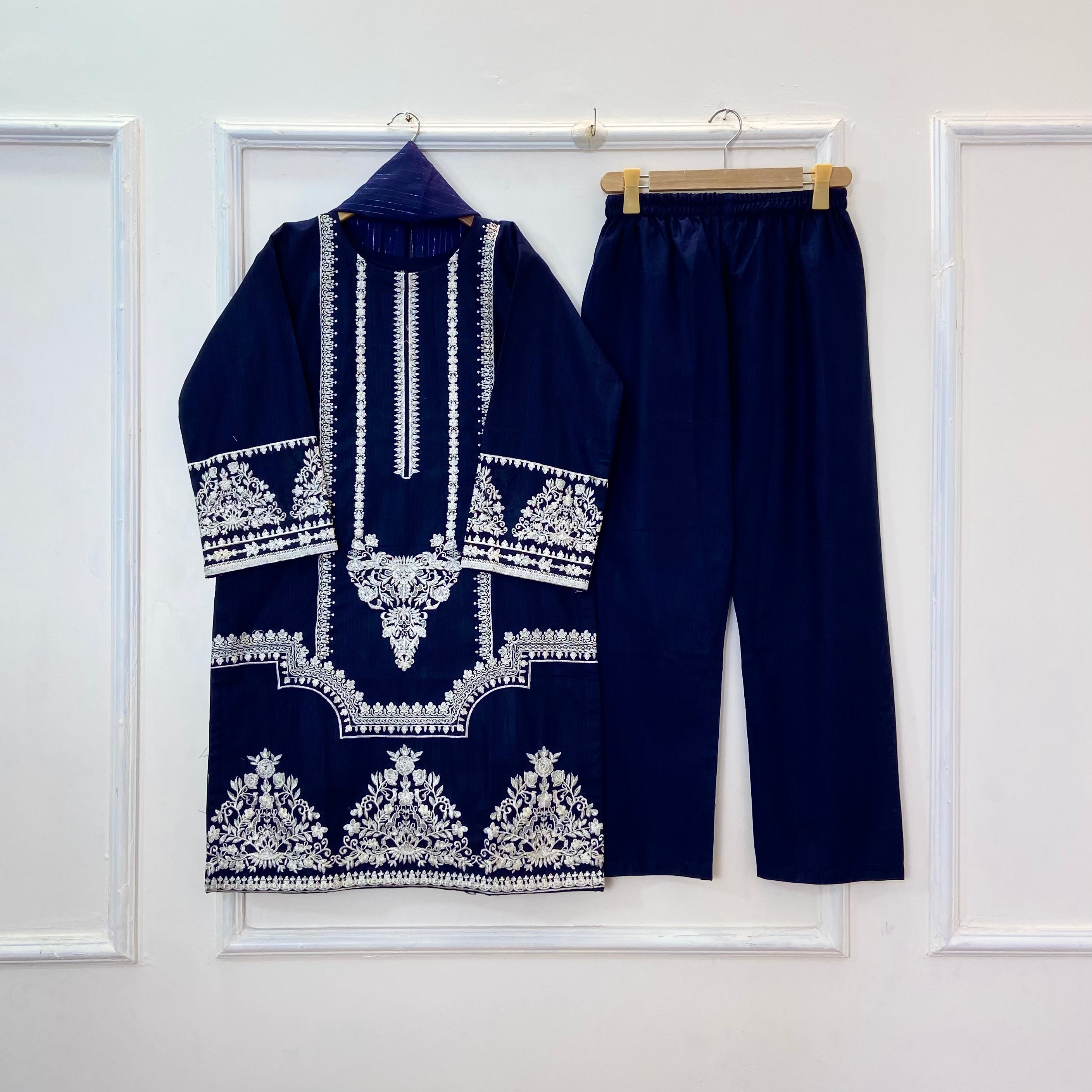 Royal Taj Embroidered 3PC (Khaddar) D-328