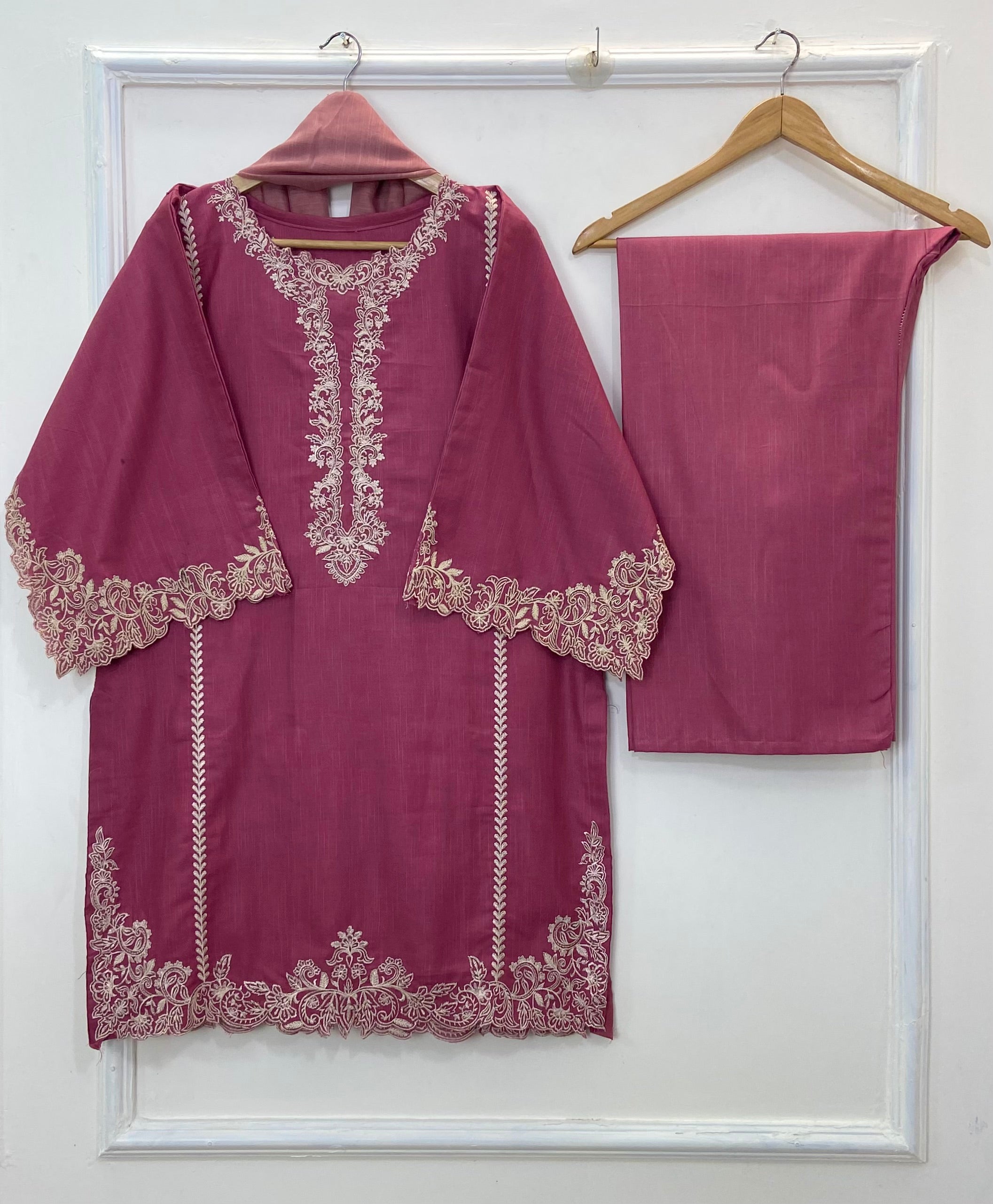 Front Back Cutwork Glam 3PC (Best Seller) (Khaddar) D-210