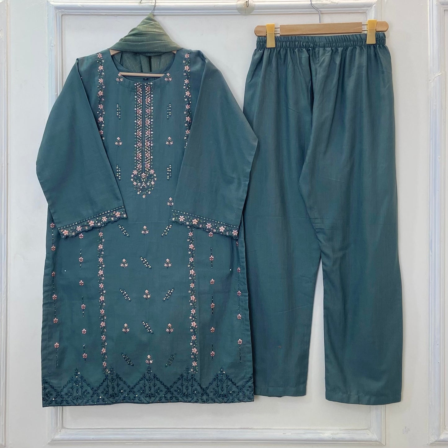 Classic Embroidered 3PC (Khaddar) D-307