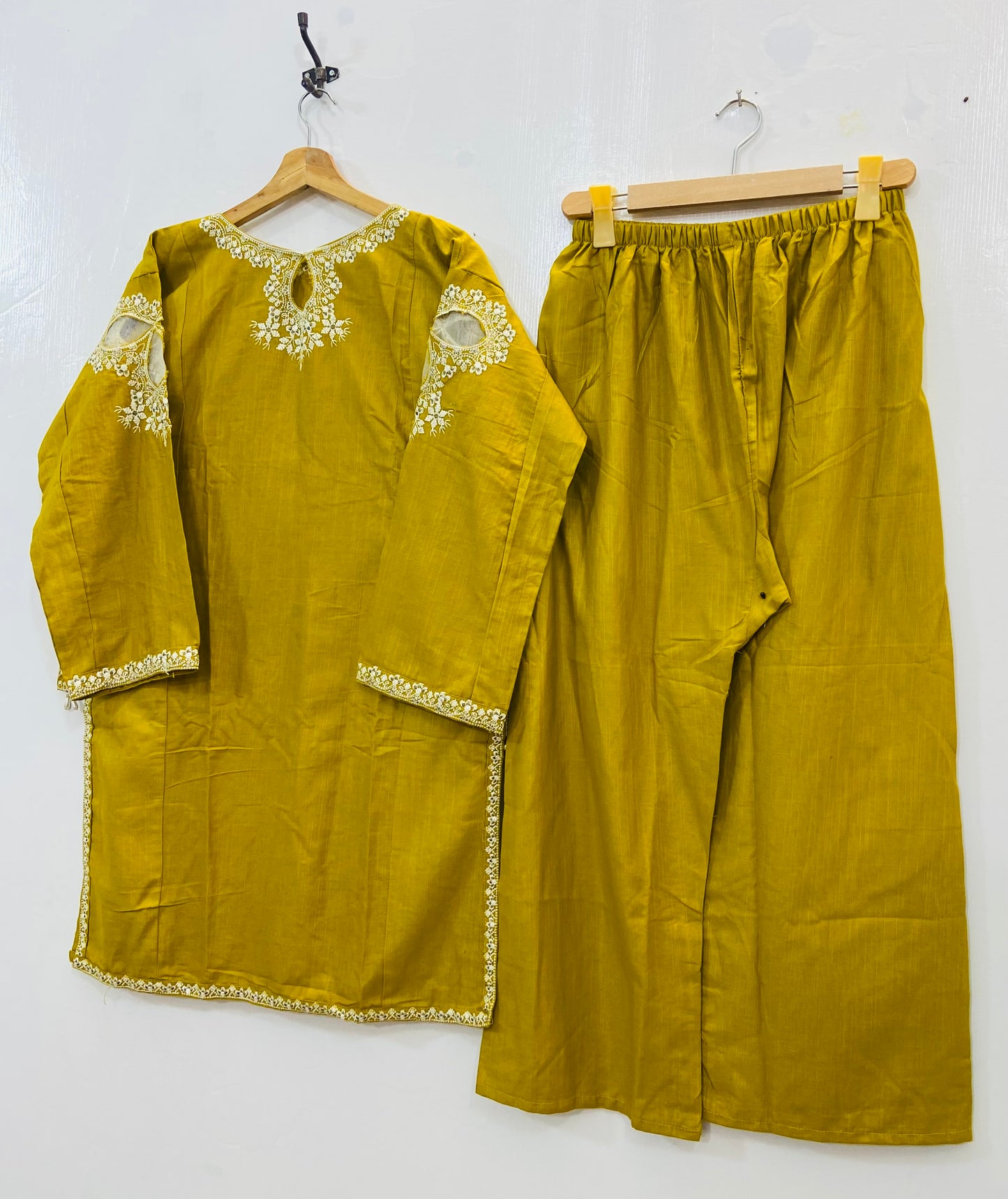 Dreamy Front Back Embroidered 2PC (Best Seller) (Khaddar) D-143