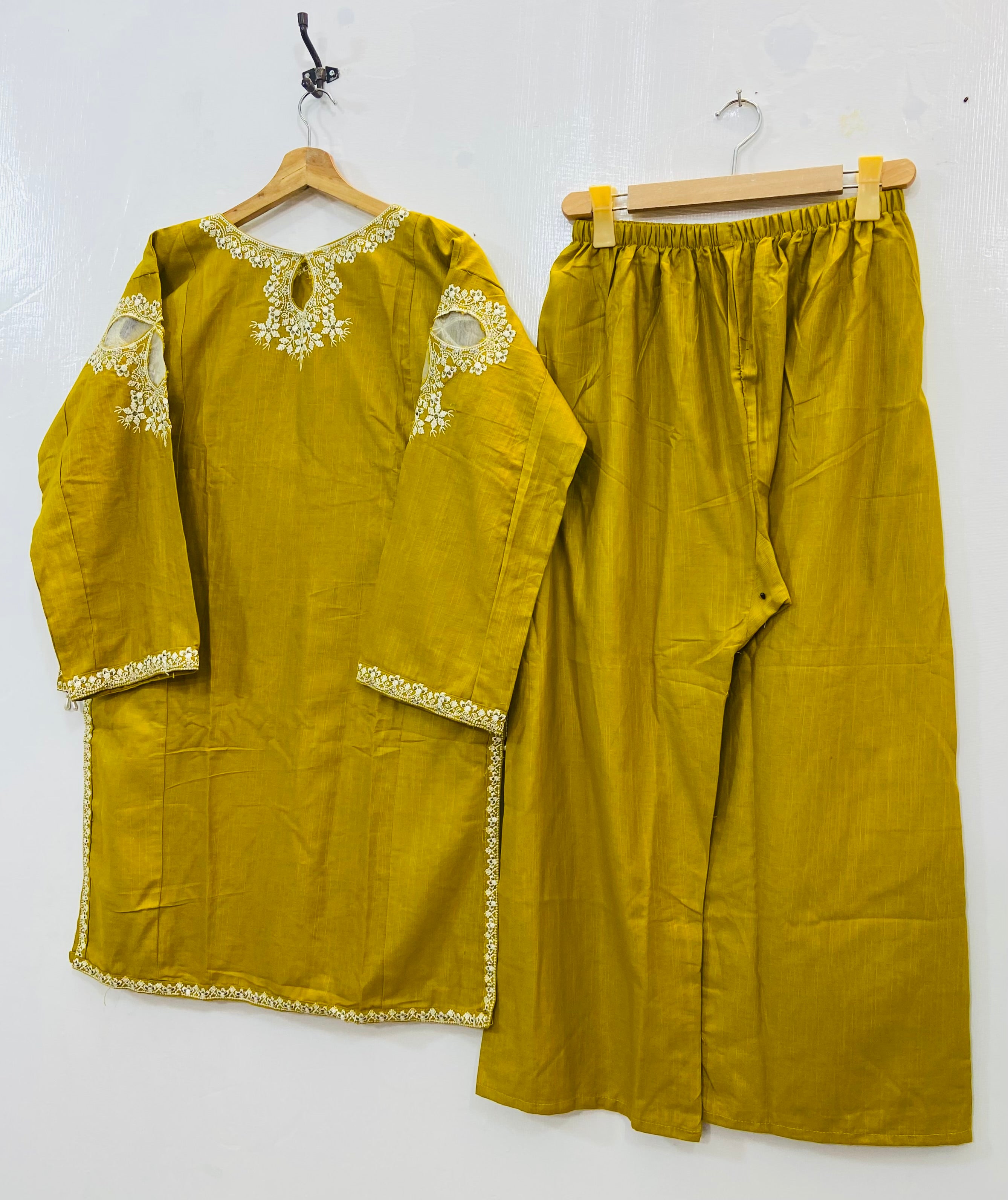 Dreamy Front Back Embroidered 2PC (Best Seller) (Khaddar) D-143