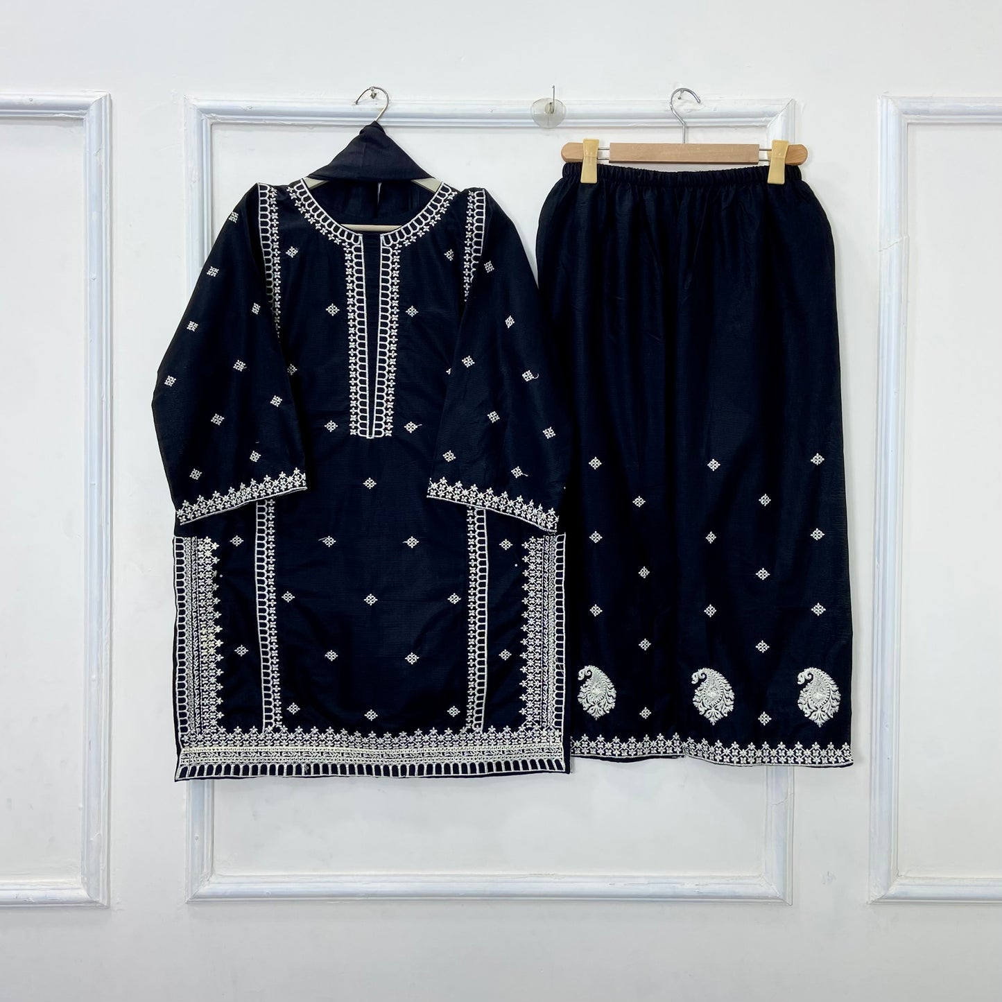 Paired Embroidered 3PC (Premium Cotton) D-402
