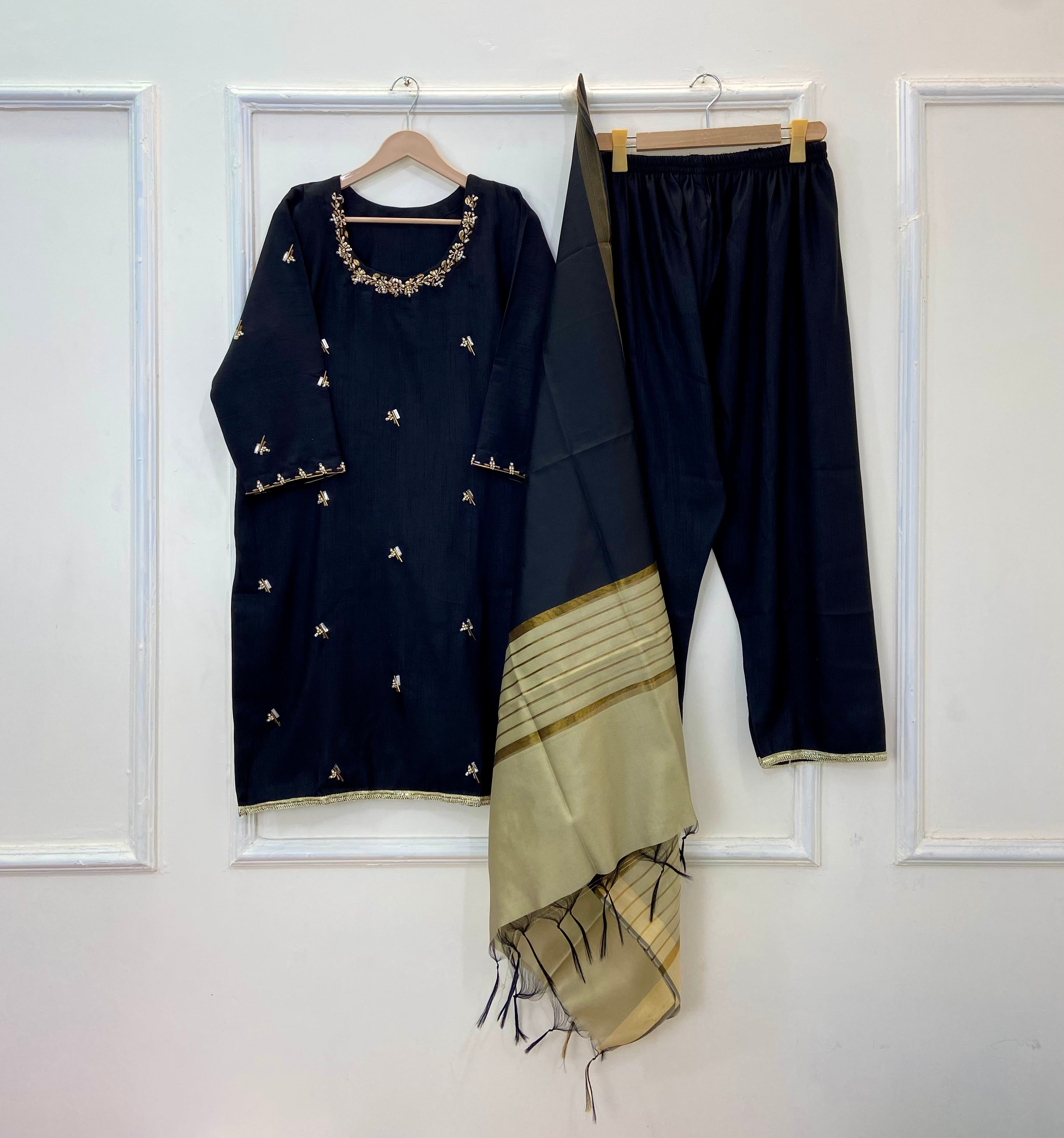 Royale Handcrafted Series: 3PC (Raw Silk) D-250