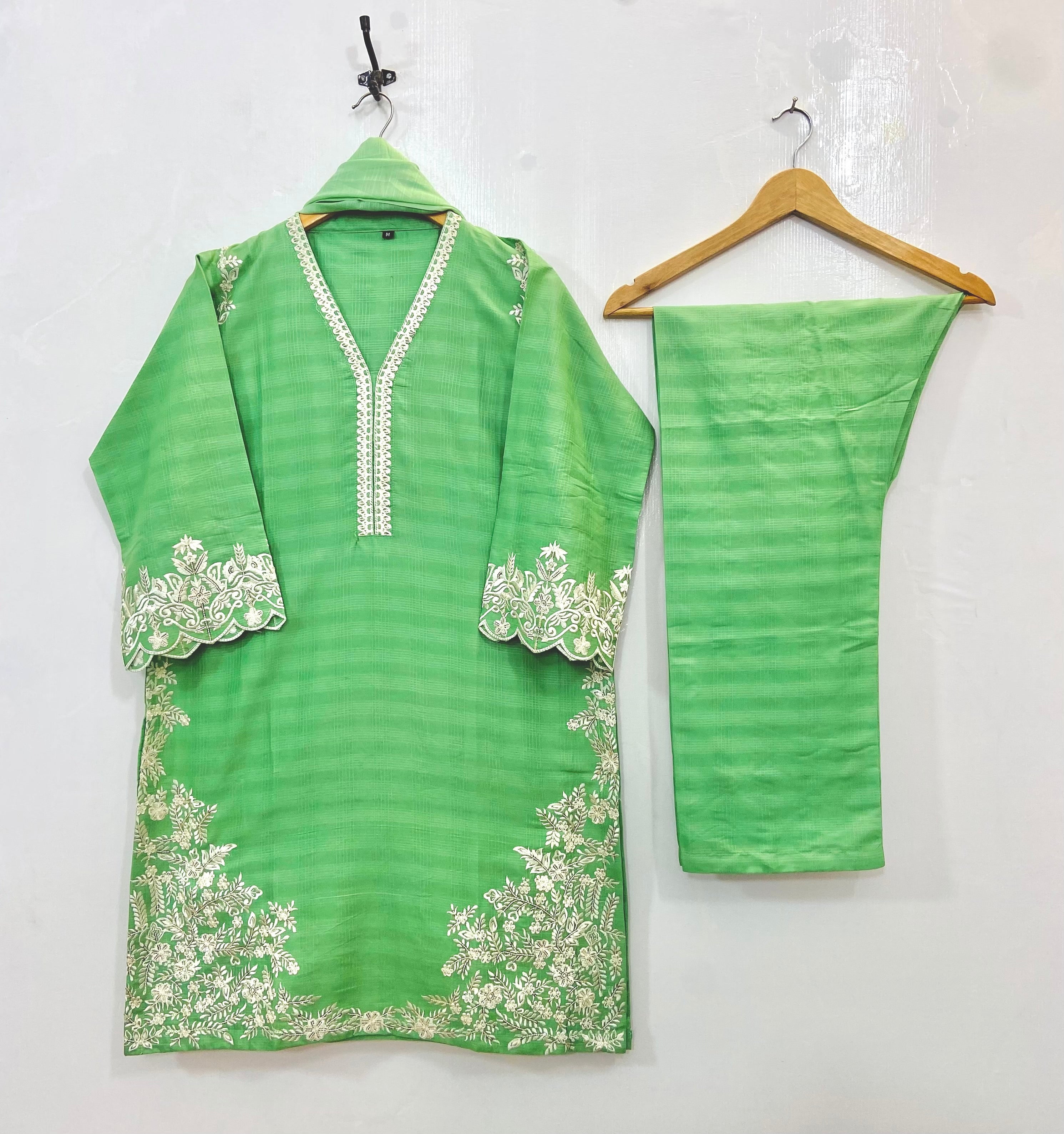 Floral Embroidered Bunch 3PC (Khaddar) D-130