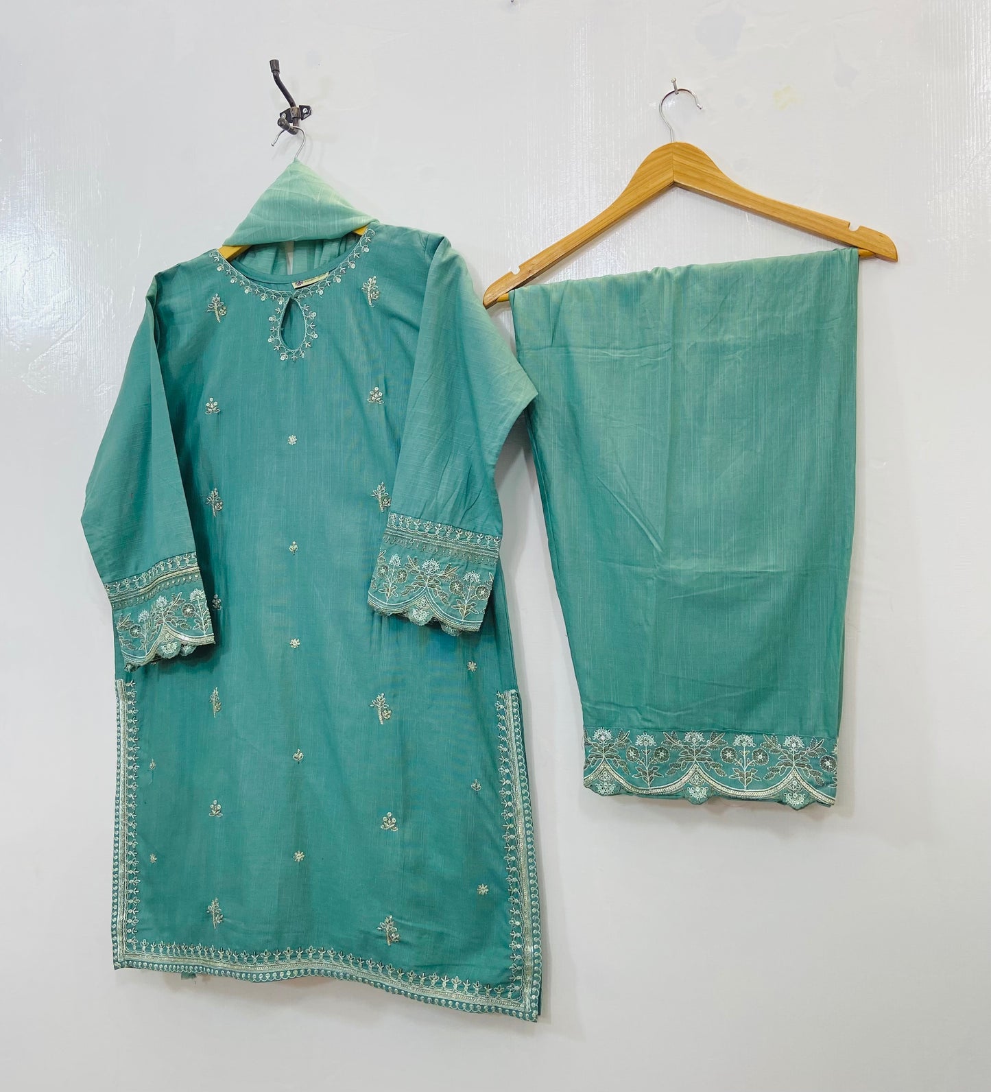 Embellished Beauty 3PC (Khaddar) D-127