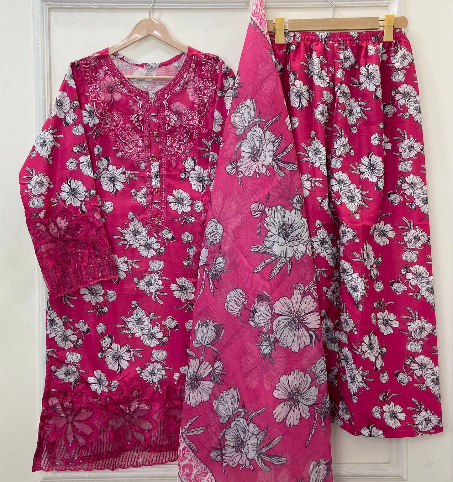 Floral Aura Embroidered 3PC (Bana Dora Silk) D-389