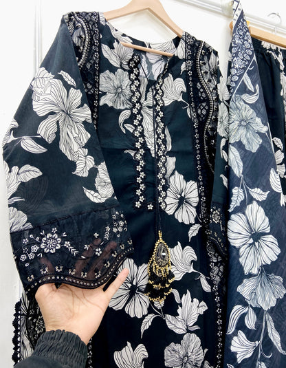Black Rose Embroidered 3PC (Premium Cotton) D-436