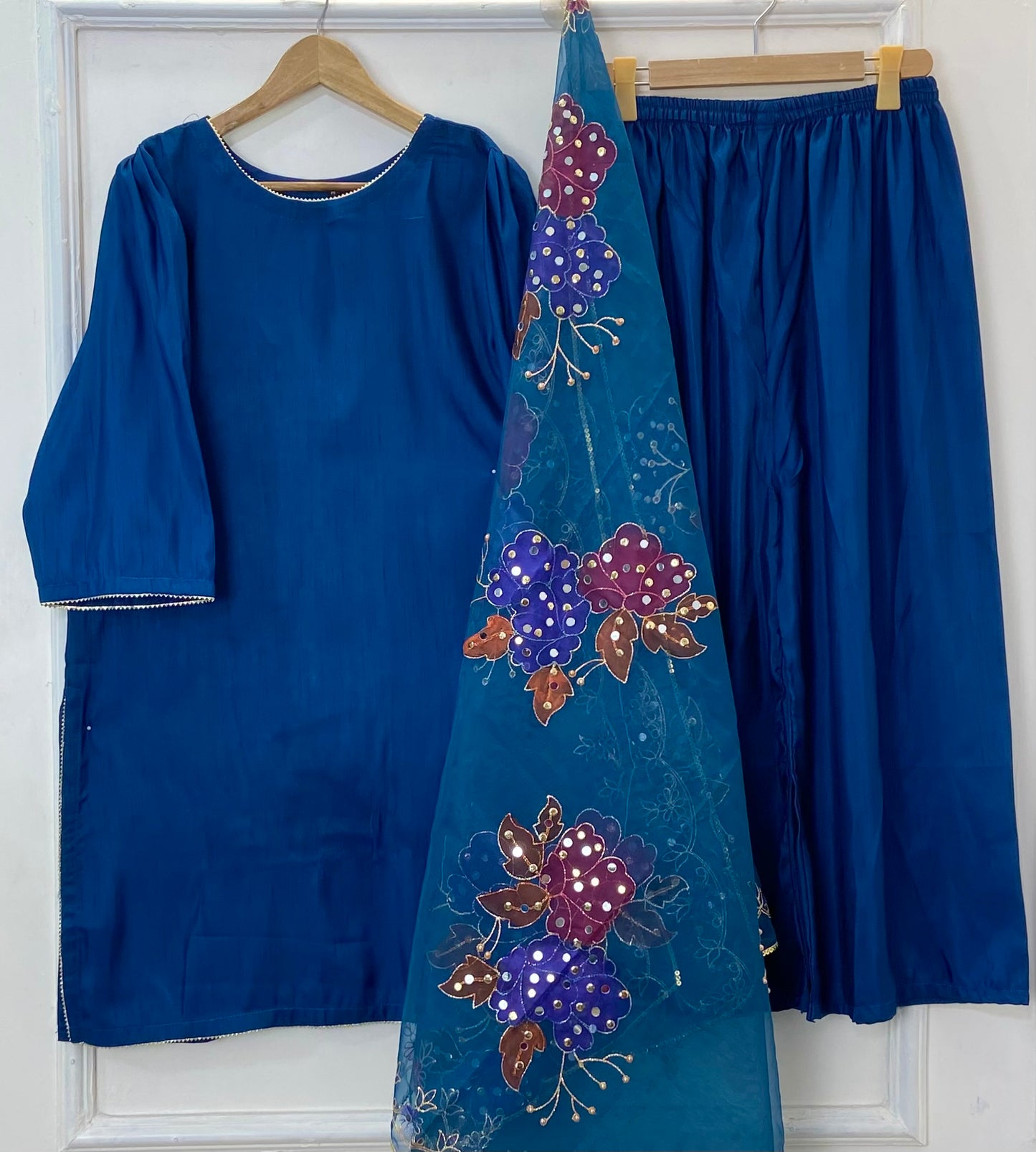 Hand-Painted Diva Beauty 3PC (Raw Silk) D-354