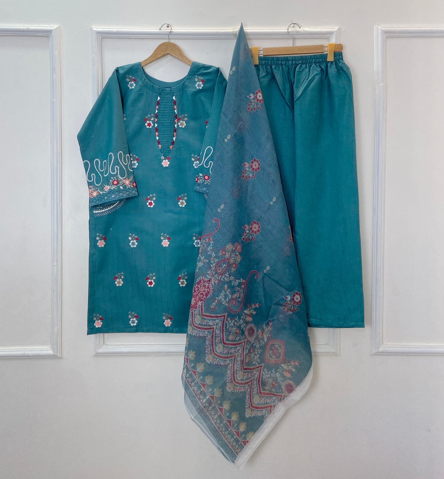 Pocket Beauty Embroidered 3PC (Premium Cotton) (Eid Arrivals) D-334