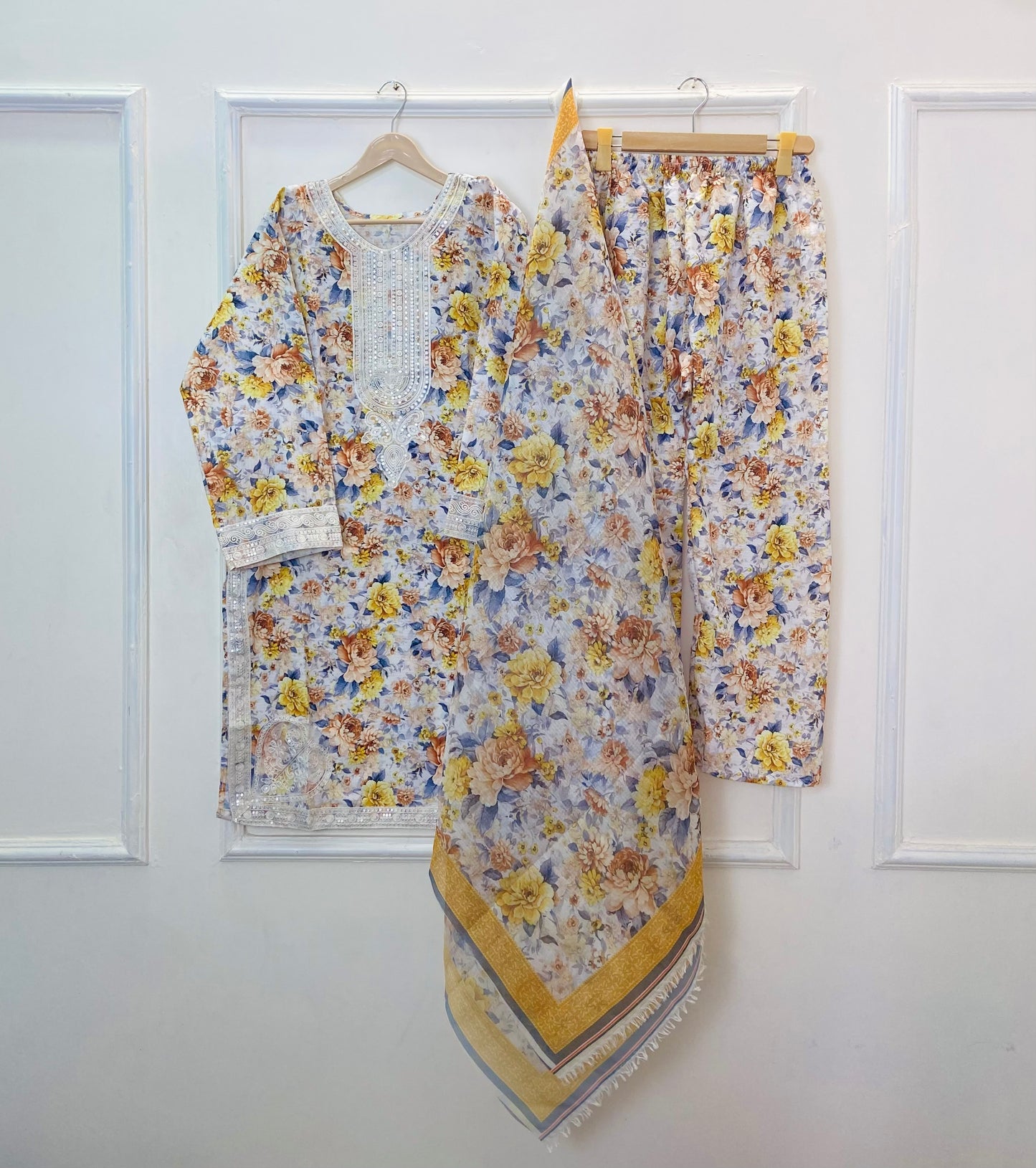 Sequins Embroidered Series: 3PC (Bana Dora Silk) D-366