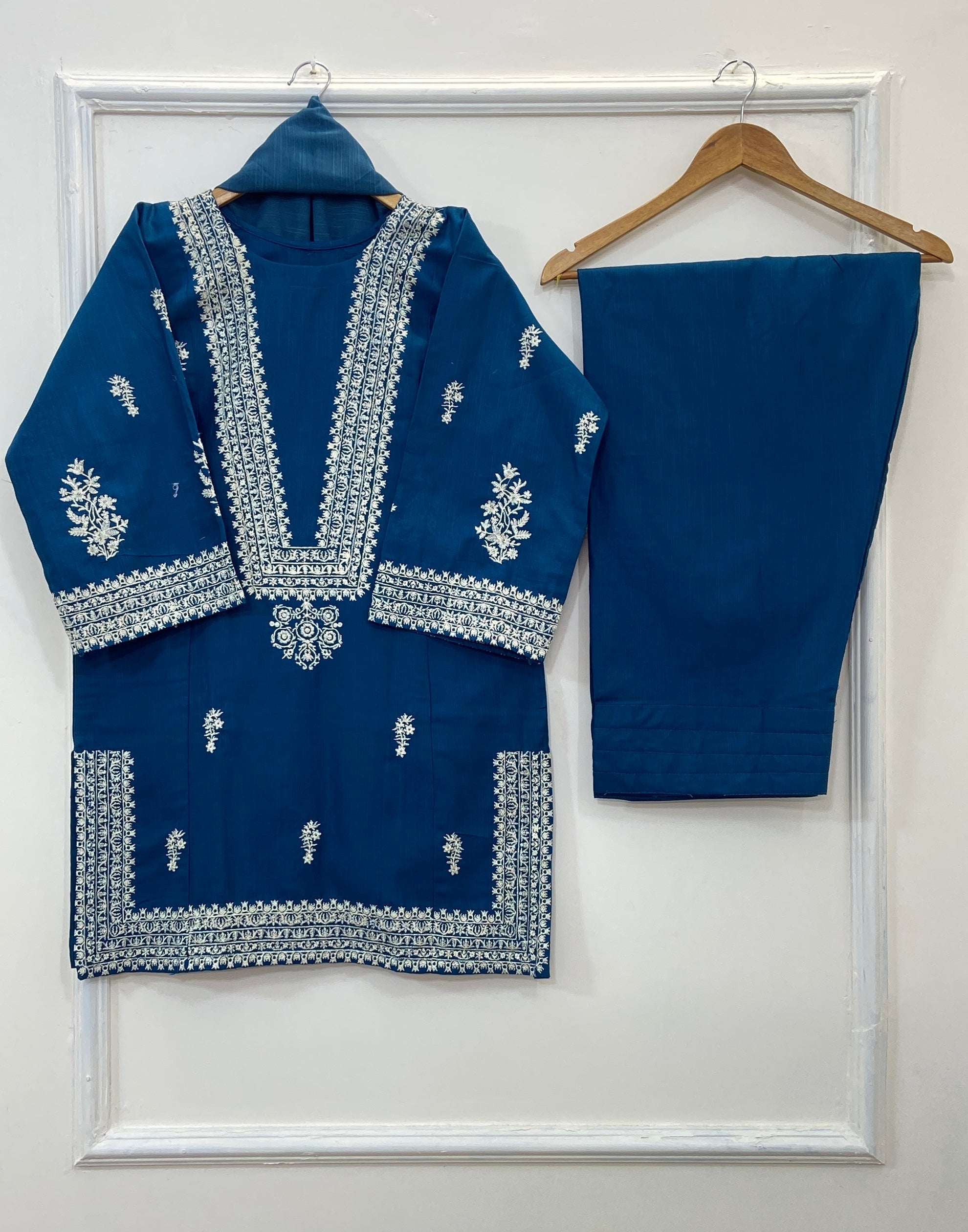Embroidered Farshi 3PC (Khaddar) (Best Seller) D-155
