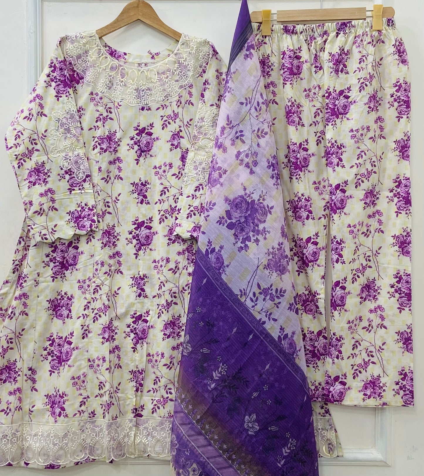 Lawn Series: Frock 3PC (Lawn) D-526