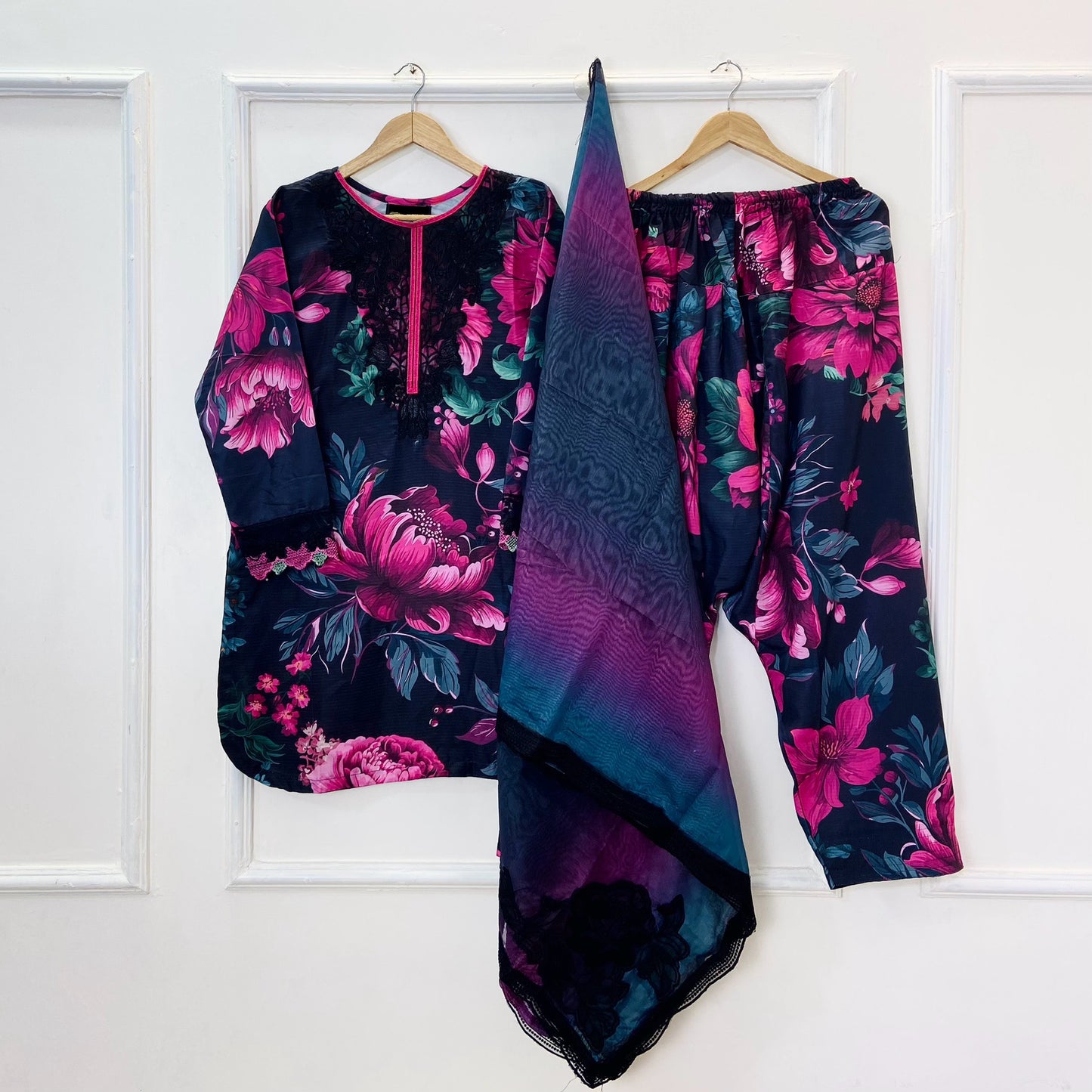 Dreamy Bloom Embroidered 3PC (Bana Dora ) D-310