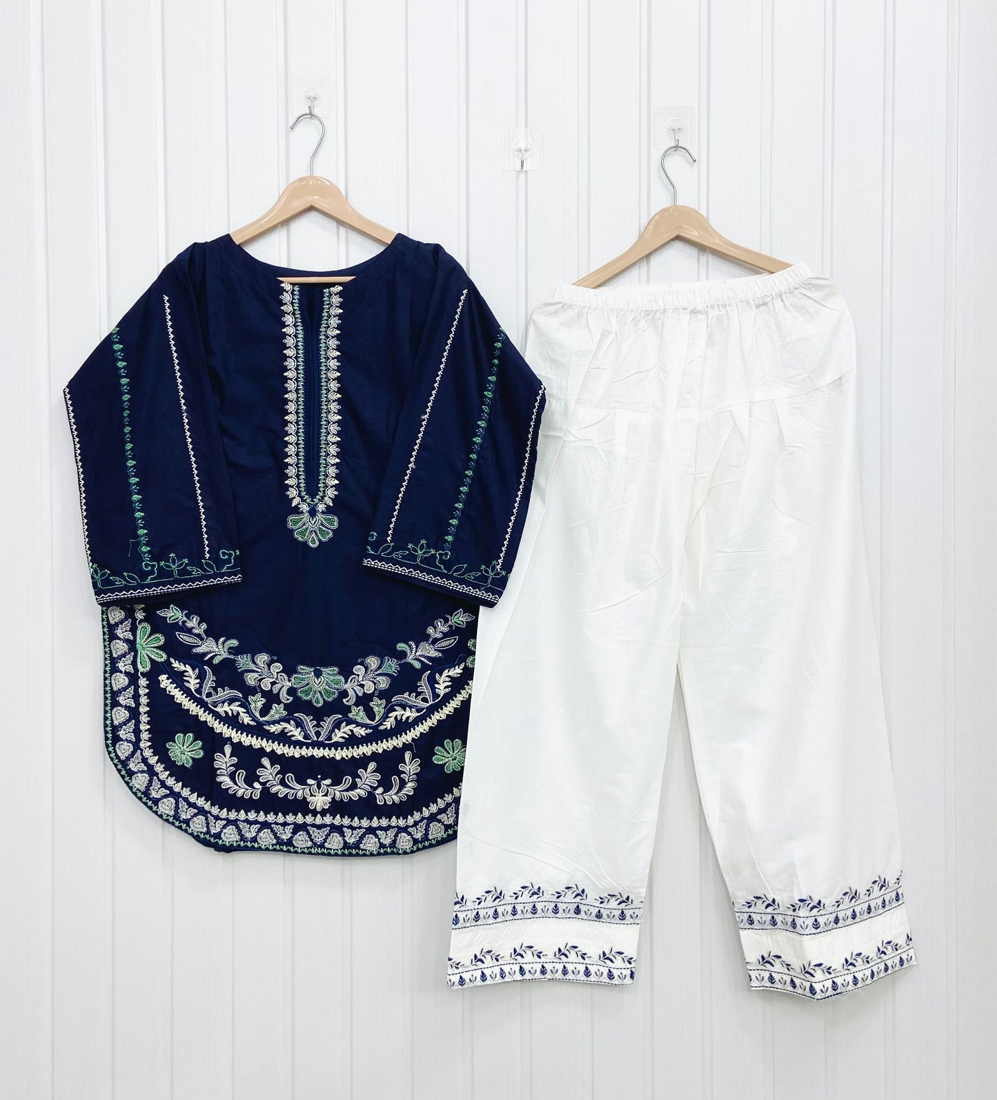 Article no: D-715 Premium Cotton Lawn 2| piece