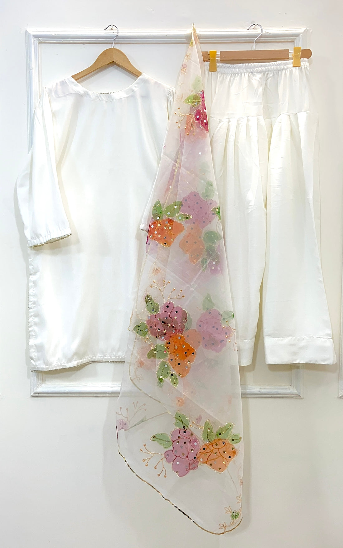 Hand-Painted Diva Beauty 3PC (Raw Silk) D-157