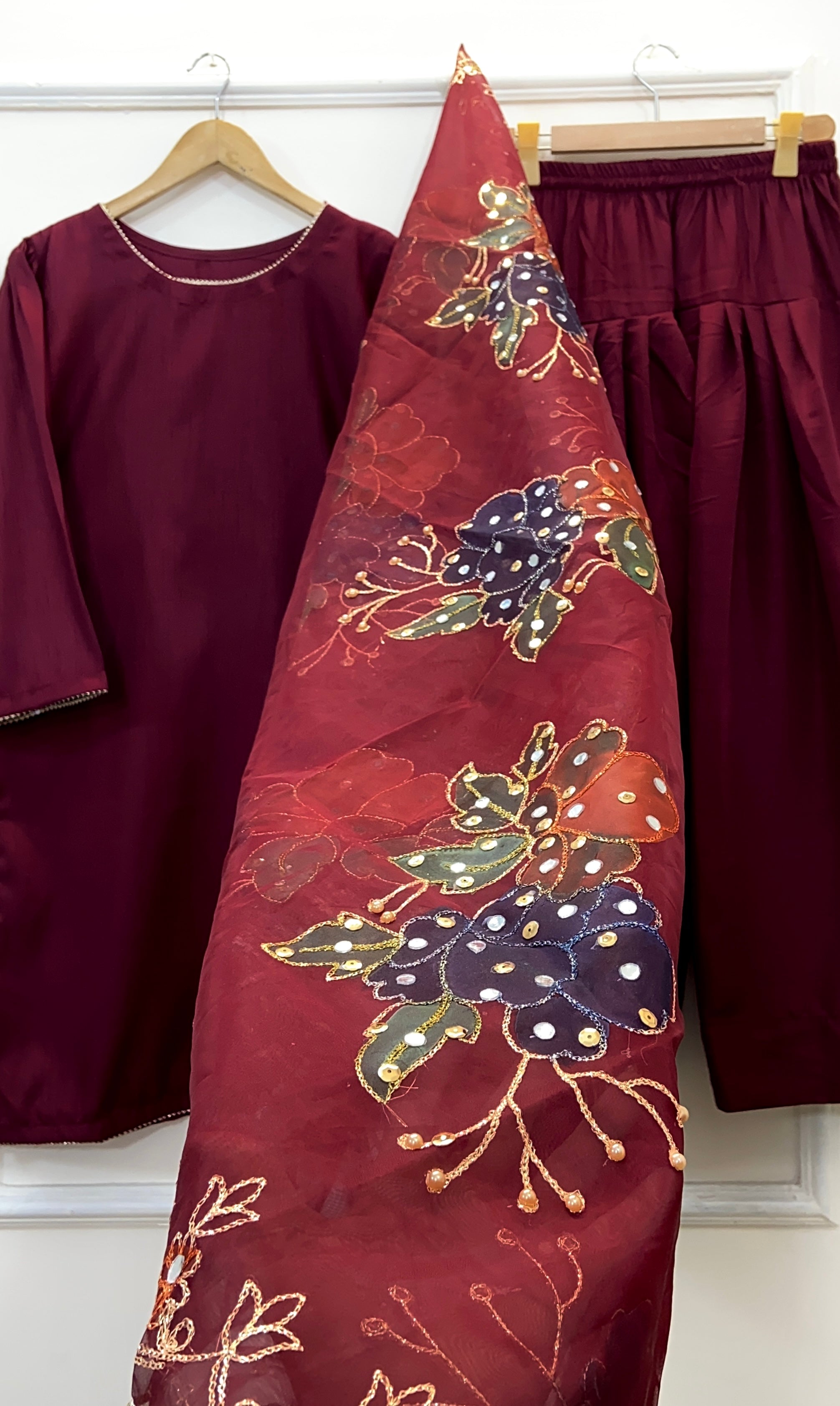Hand-Painted Diva Beauty 3PC (Raw Silk) D-157